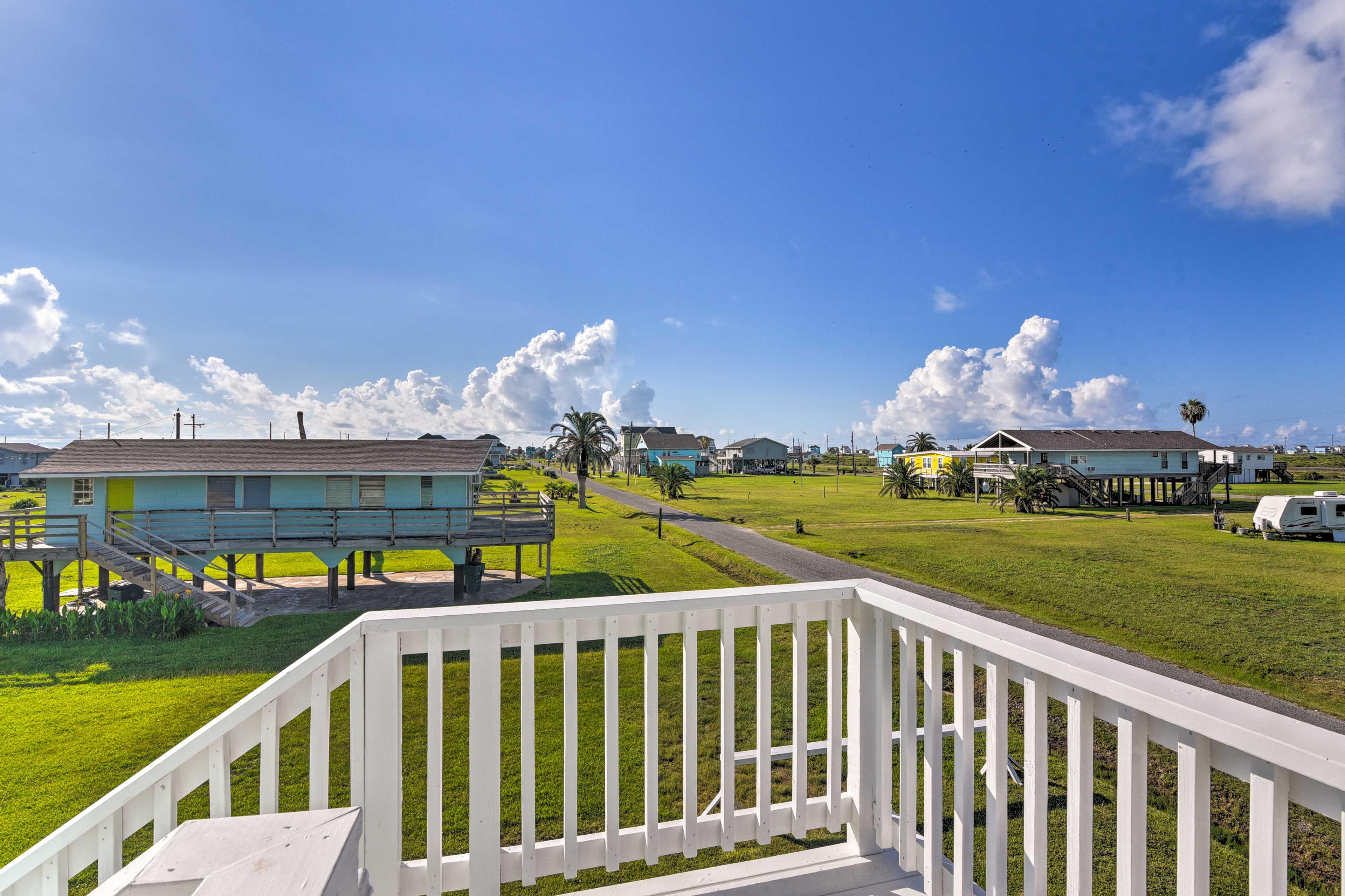 House Exterior | Deck View | Volleyball Net