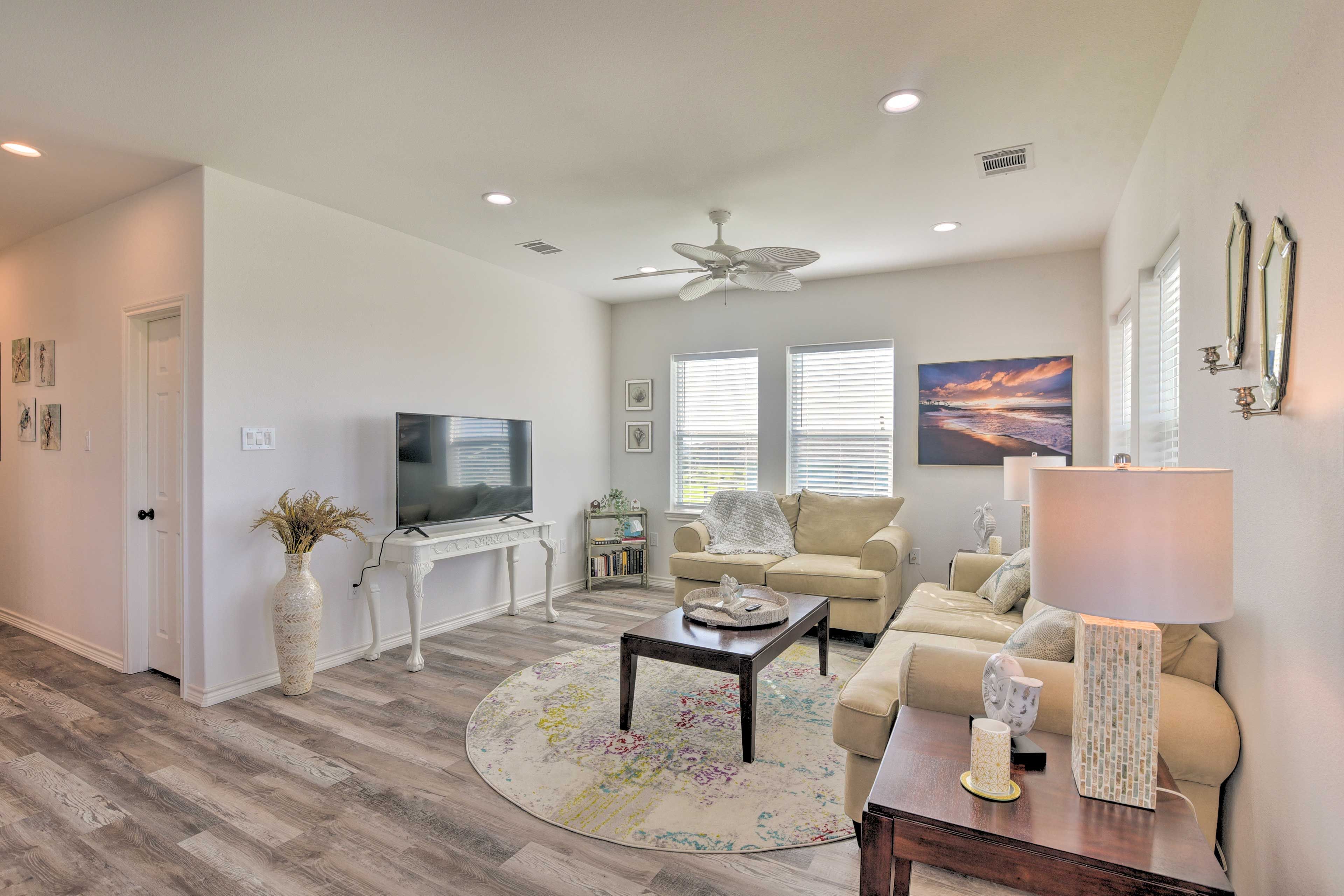 Living Area | Smart TV | Books