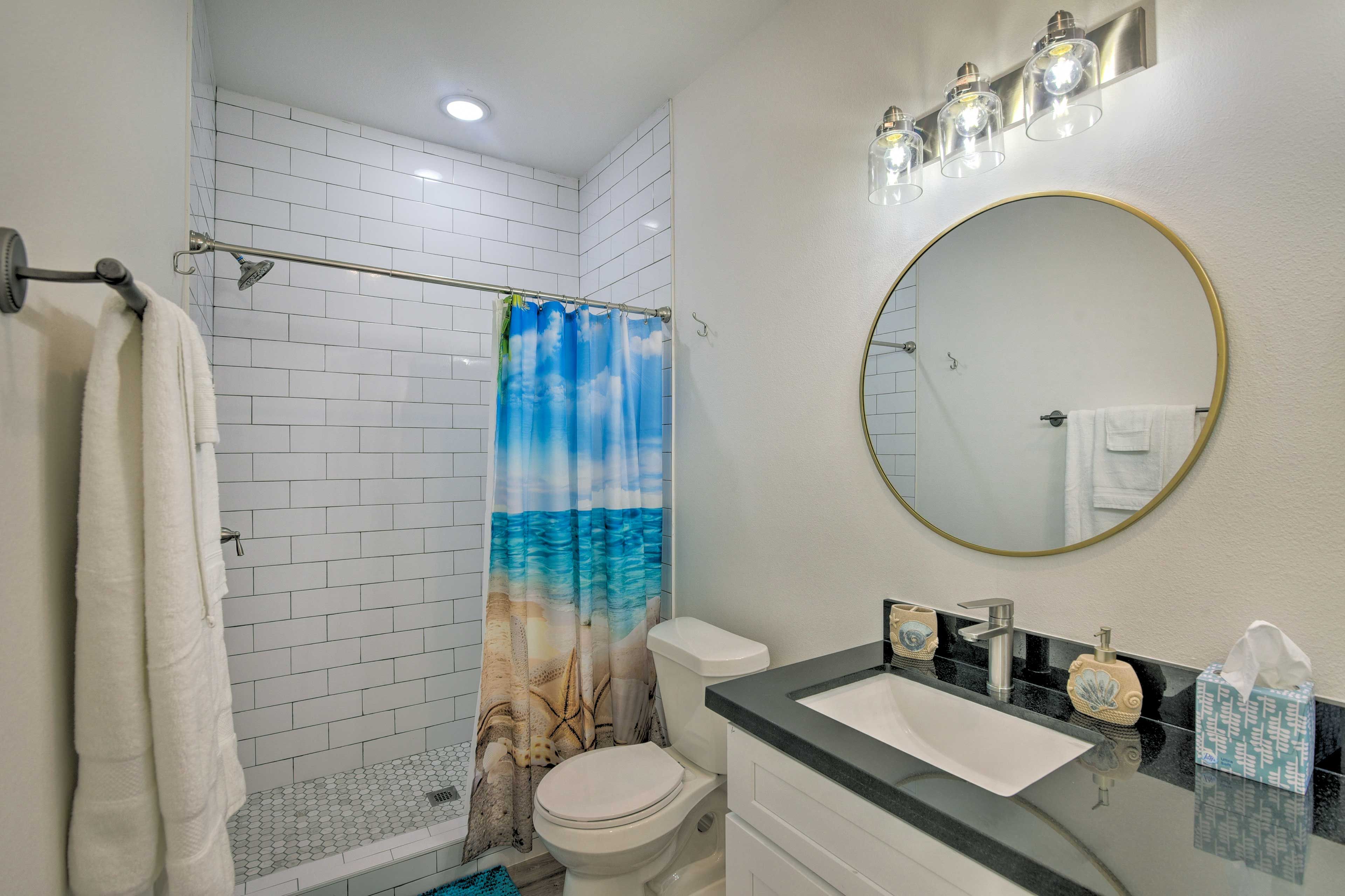 Full Bathroom | Complimentary Toiletries