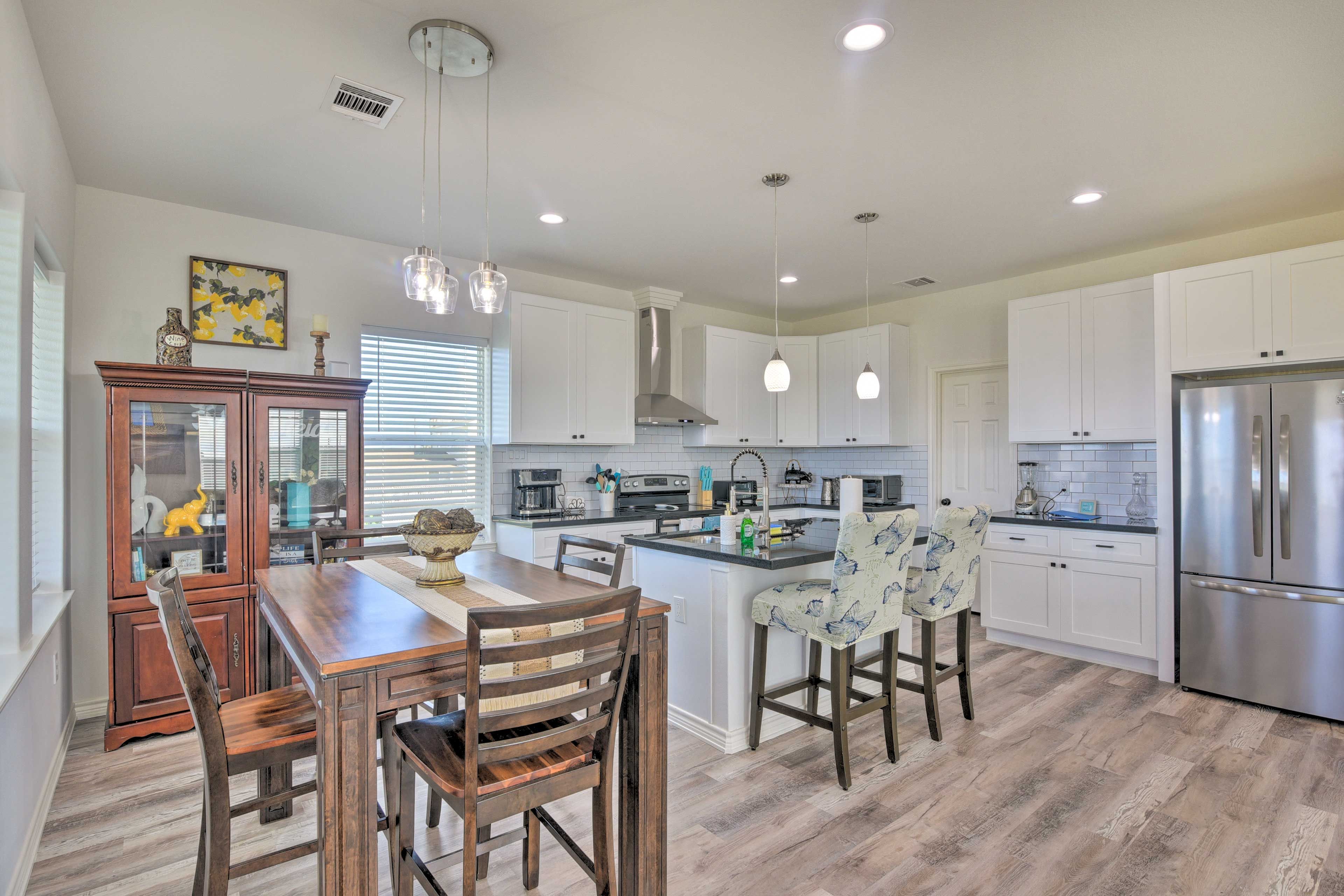 Dining Area | Dishware/Flatware