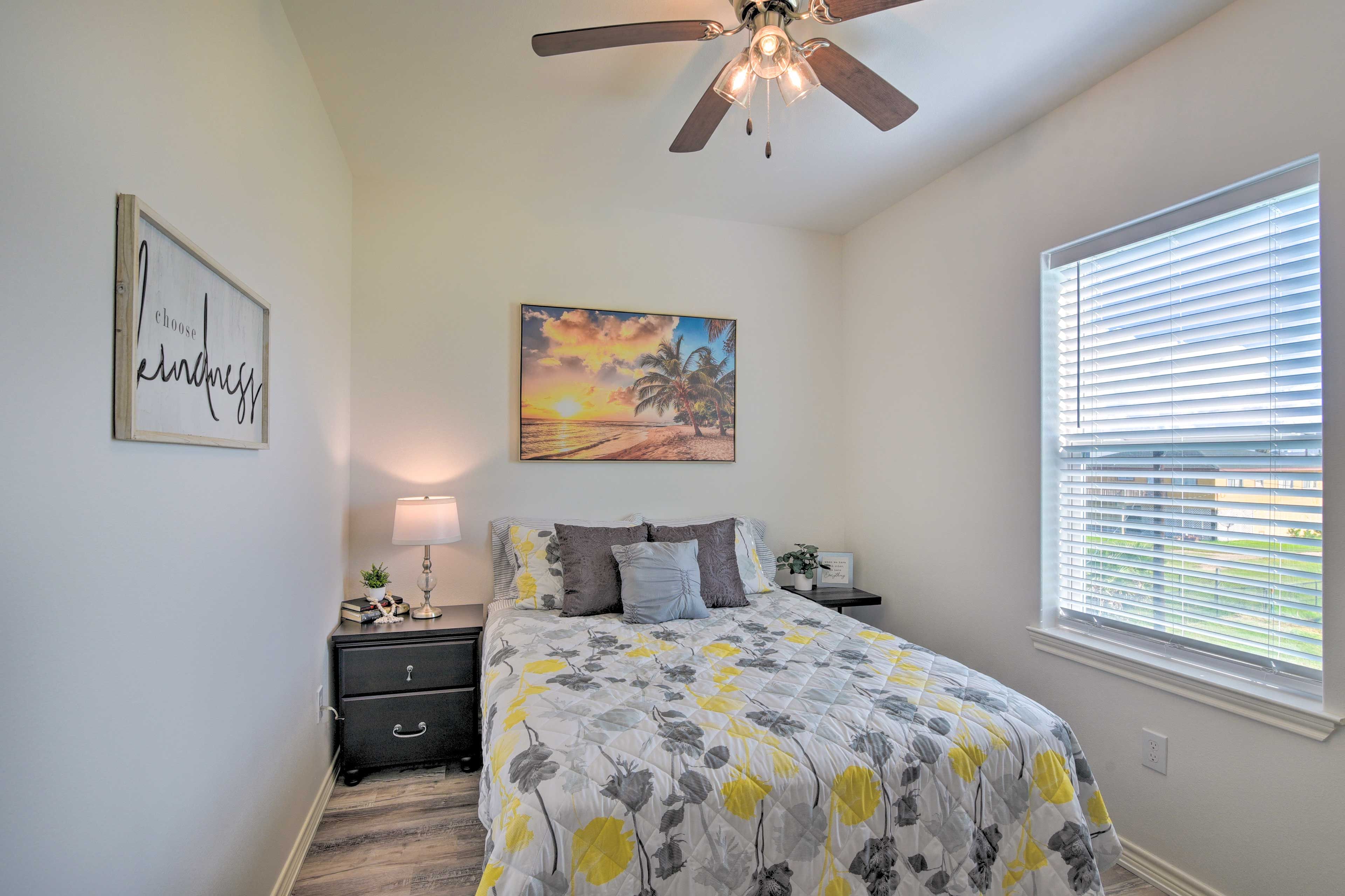 Bedroom 3 | Queen Bed