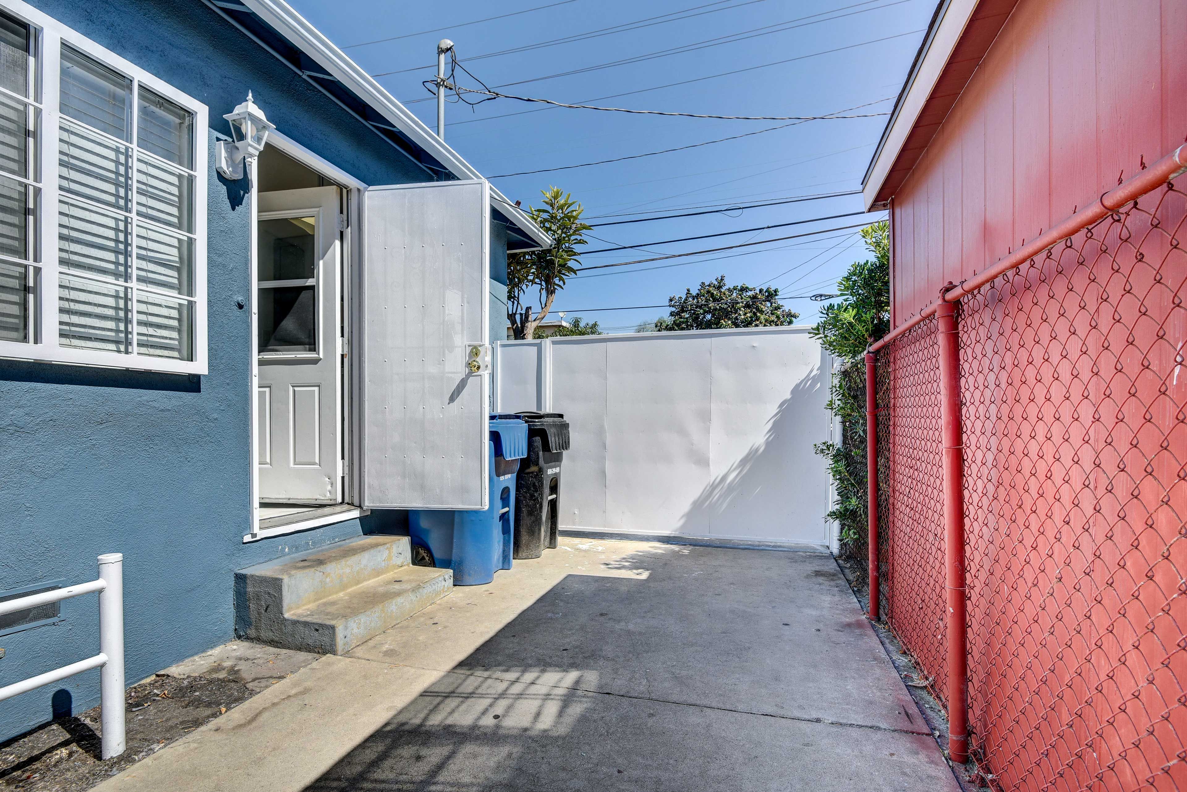 Exterior | No Backyard Access