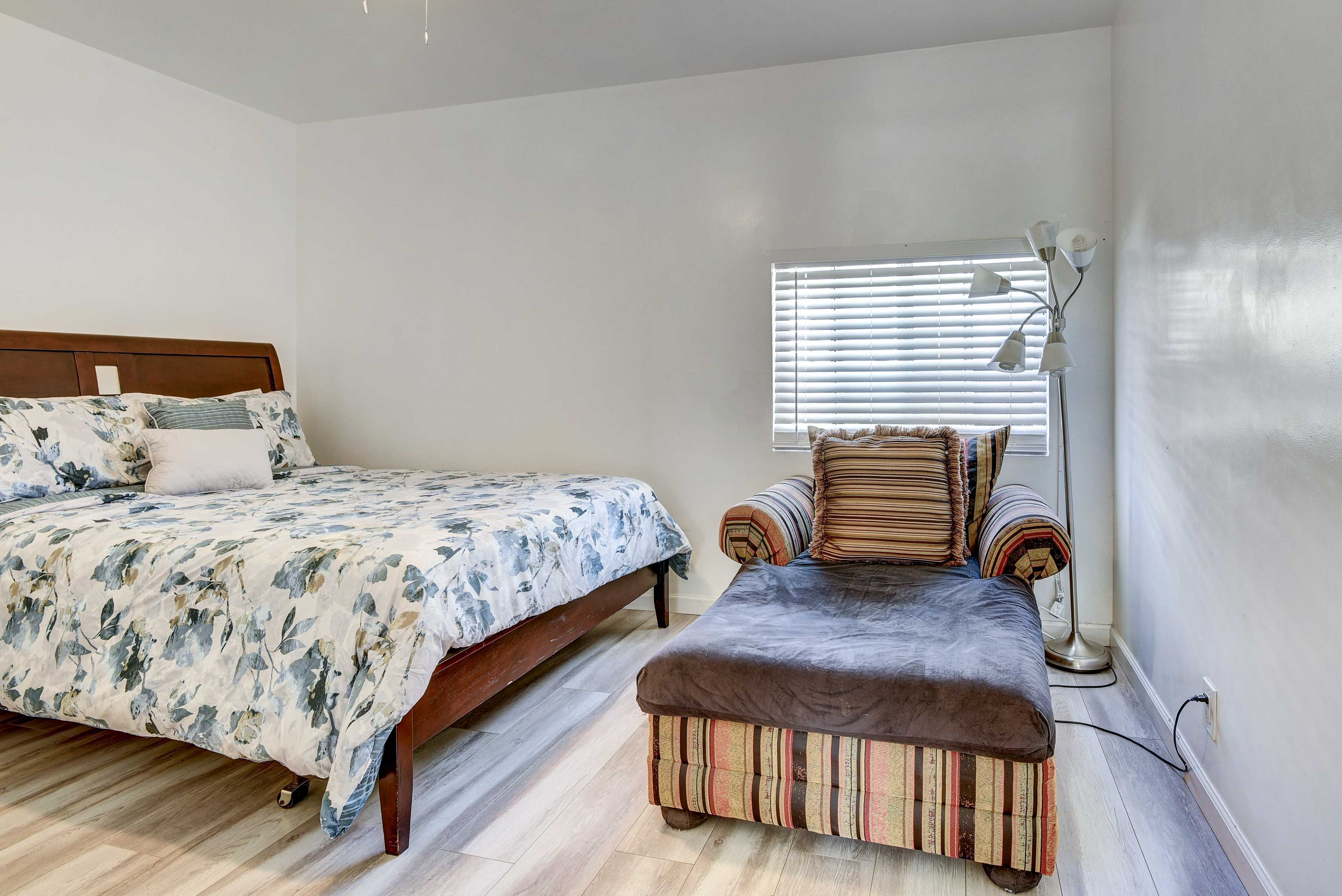 Bedroom 1 | Queen Bed