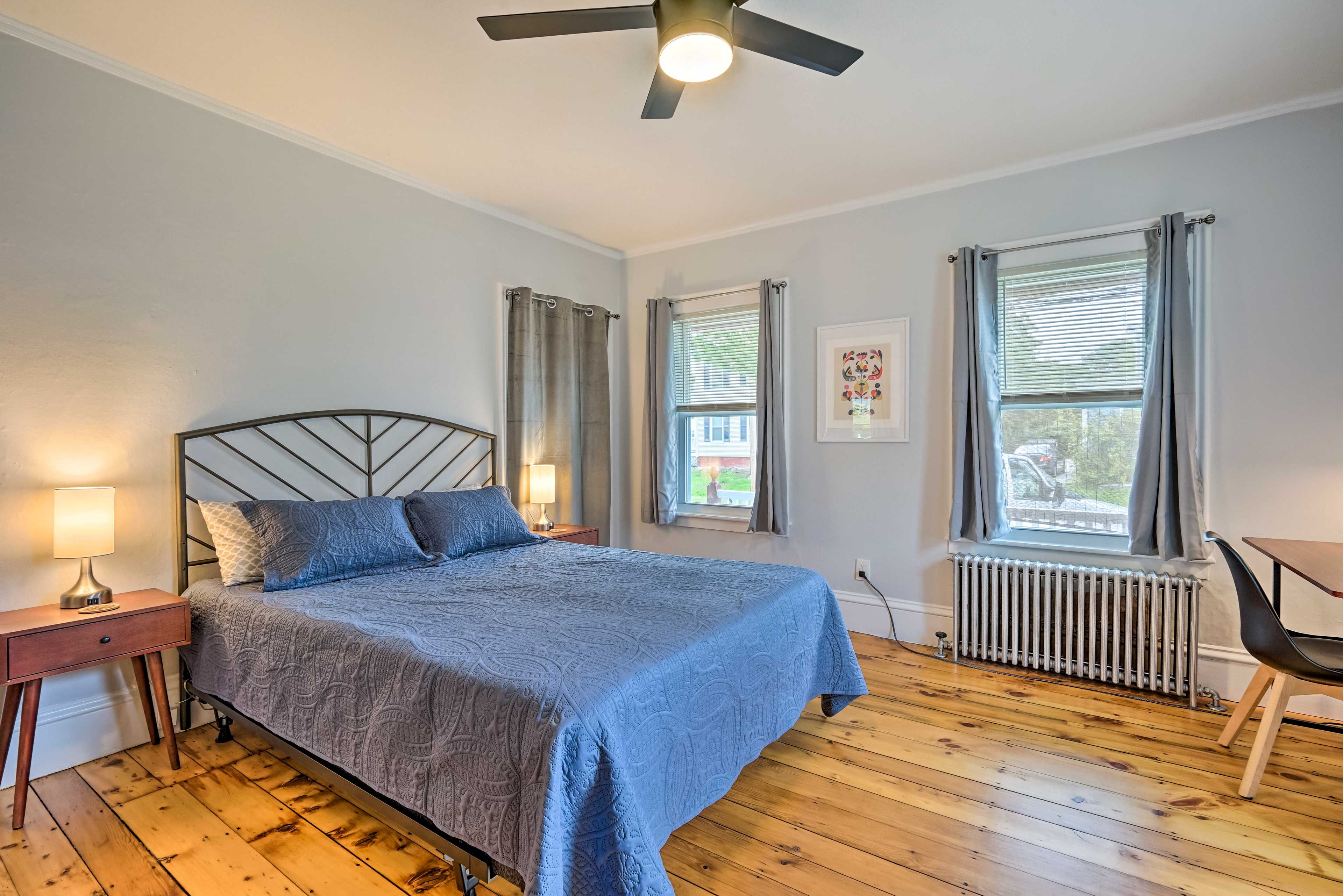 Bedroom 2 | Queen Bed | Desk Workspace