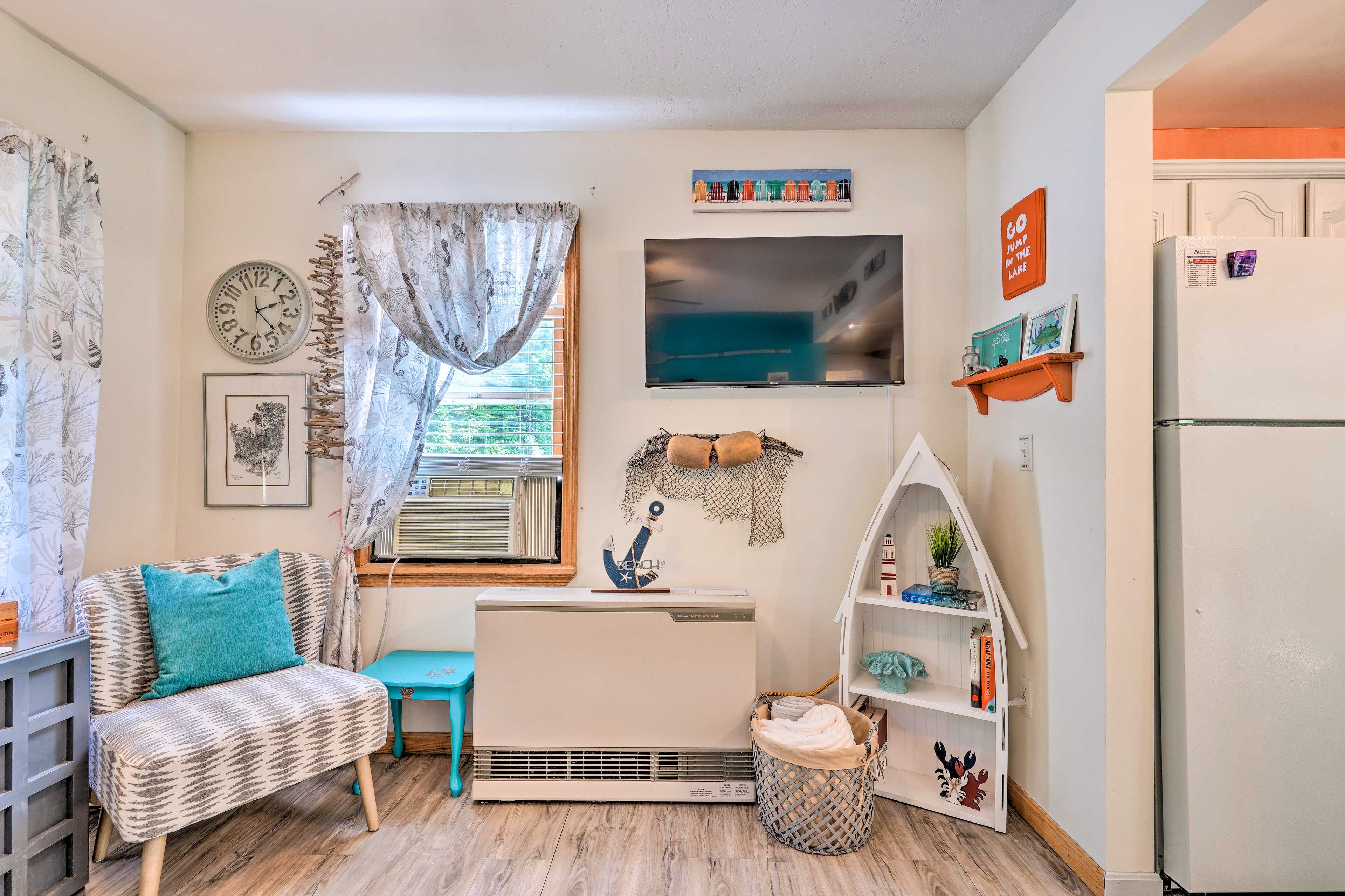 Living Room | Smart TV w/ Roku | DVD Player | Window A/C Unit | 1st Floor