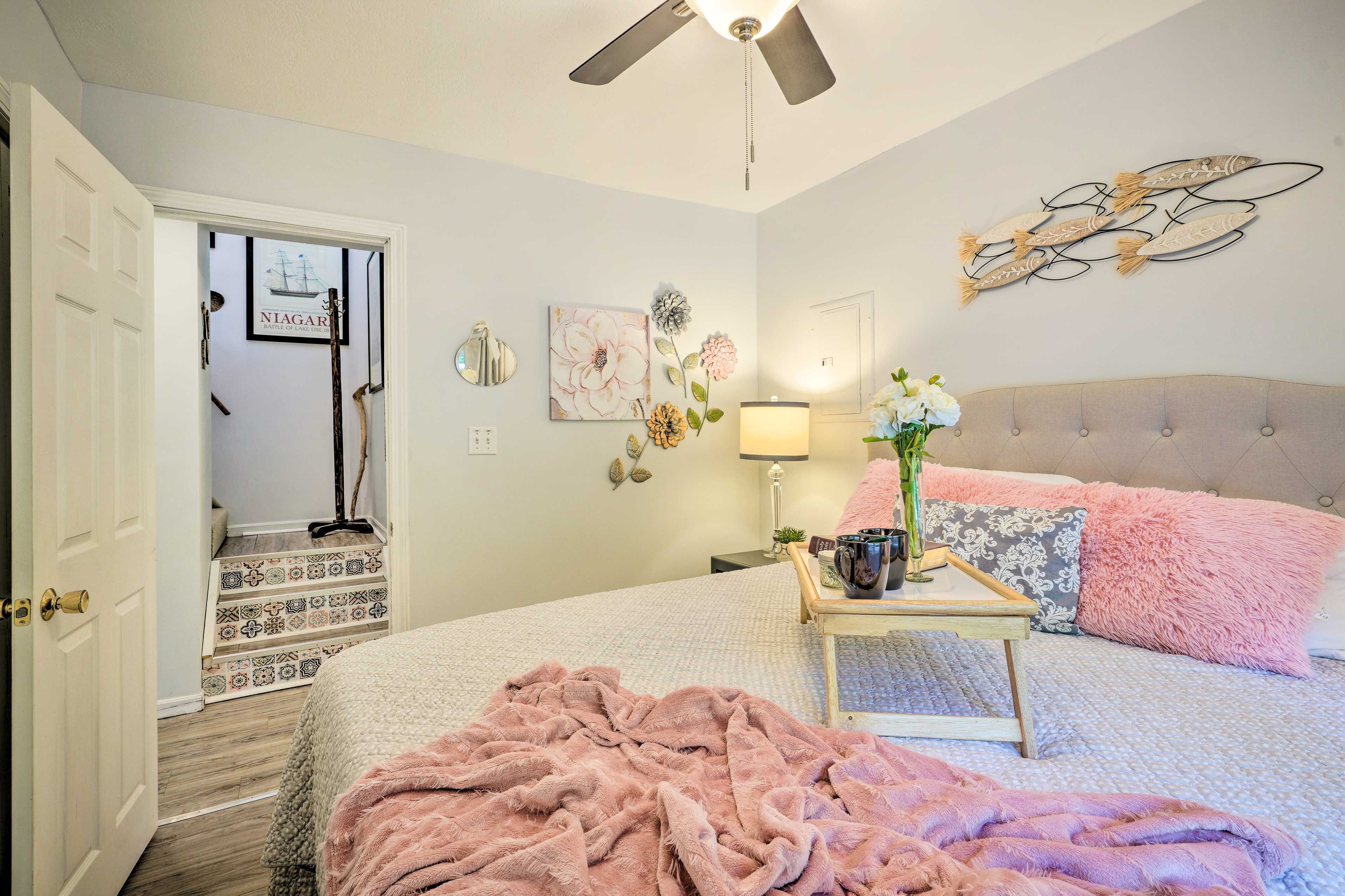 Bedroom | Queen Bed | Smart TV w/ Roku | 1st Floor