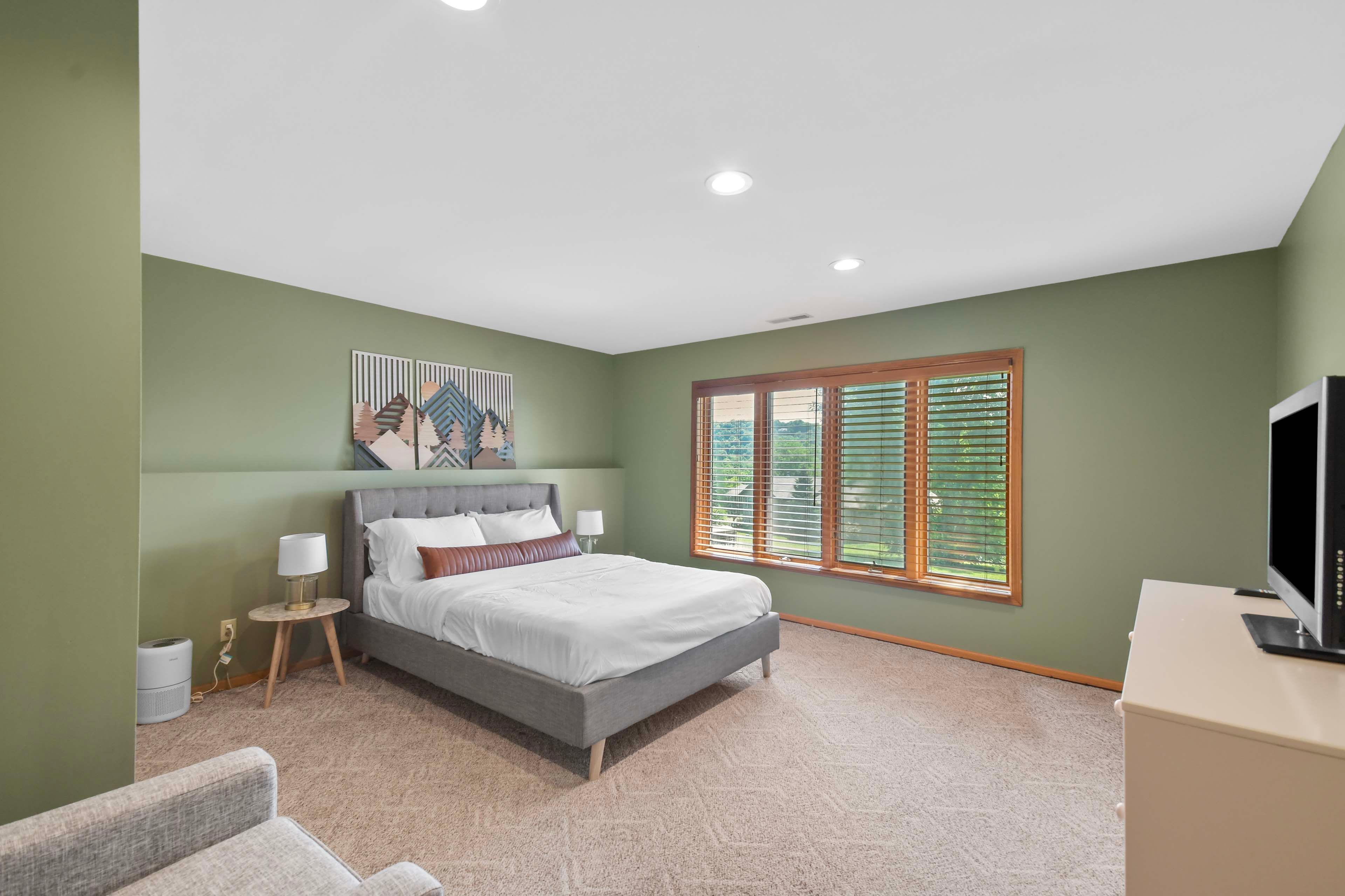Bedroom 4 | Queen Bed | Smart TV | Basement
