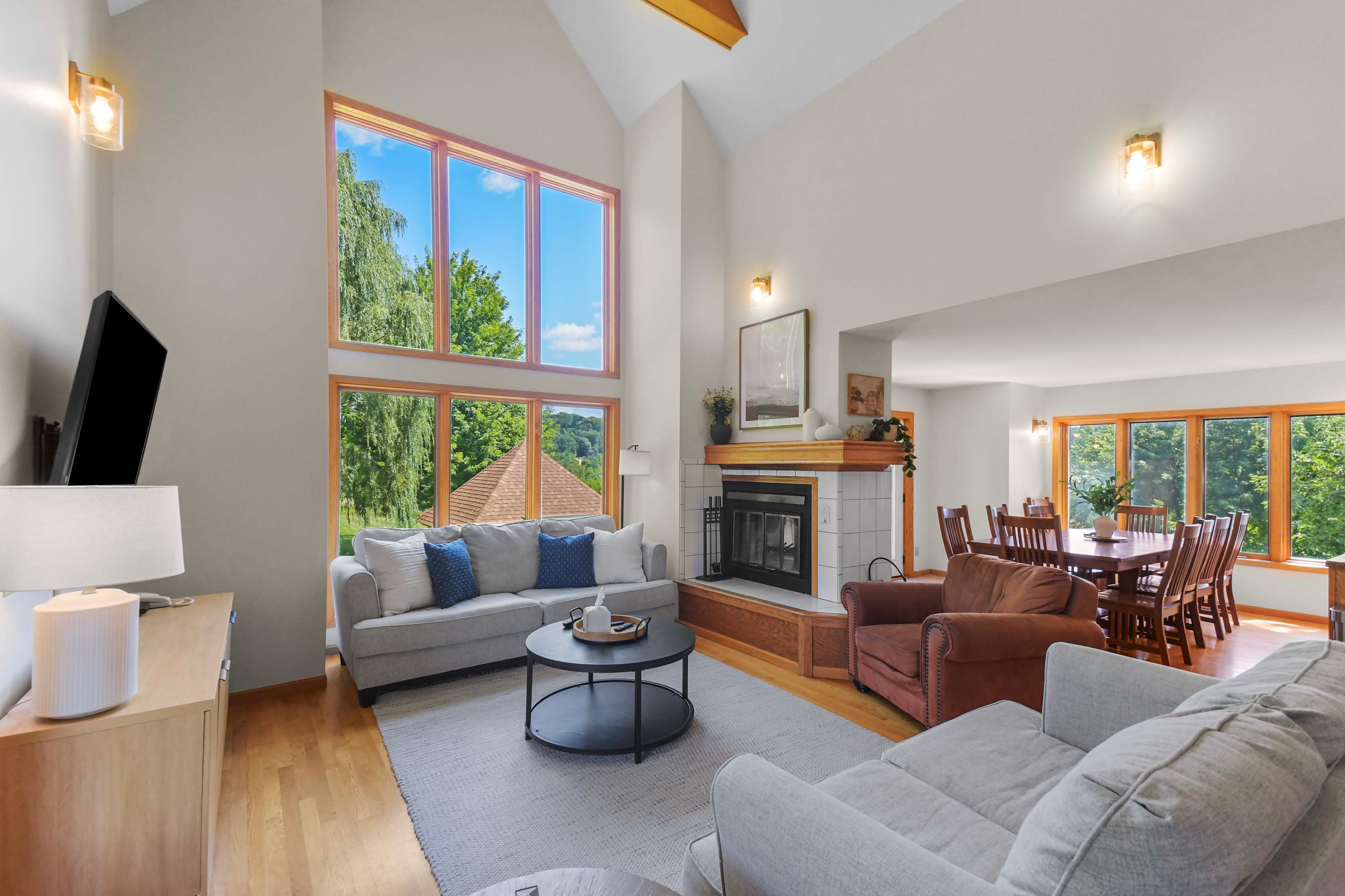 Living Room | Smart TV | Fireplace | Main Level