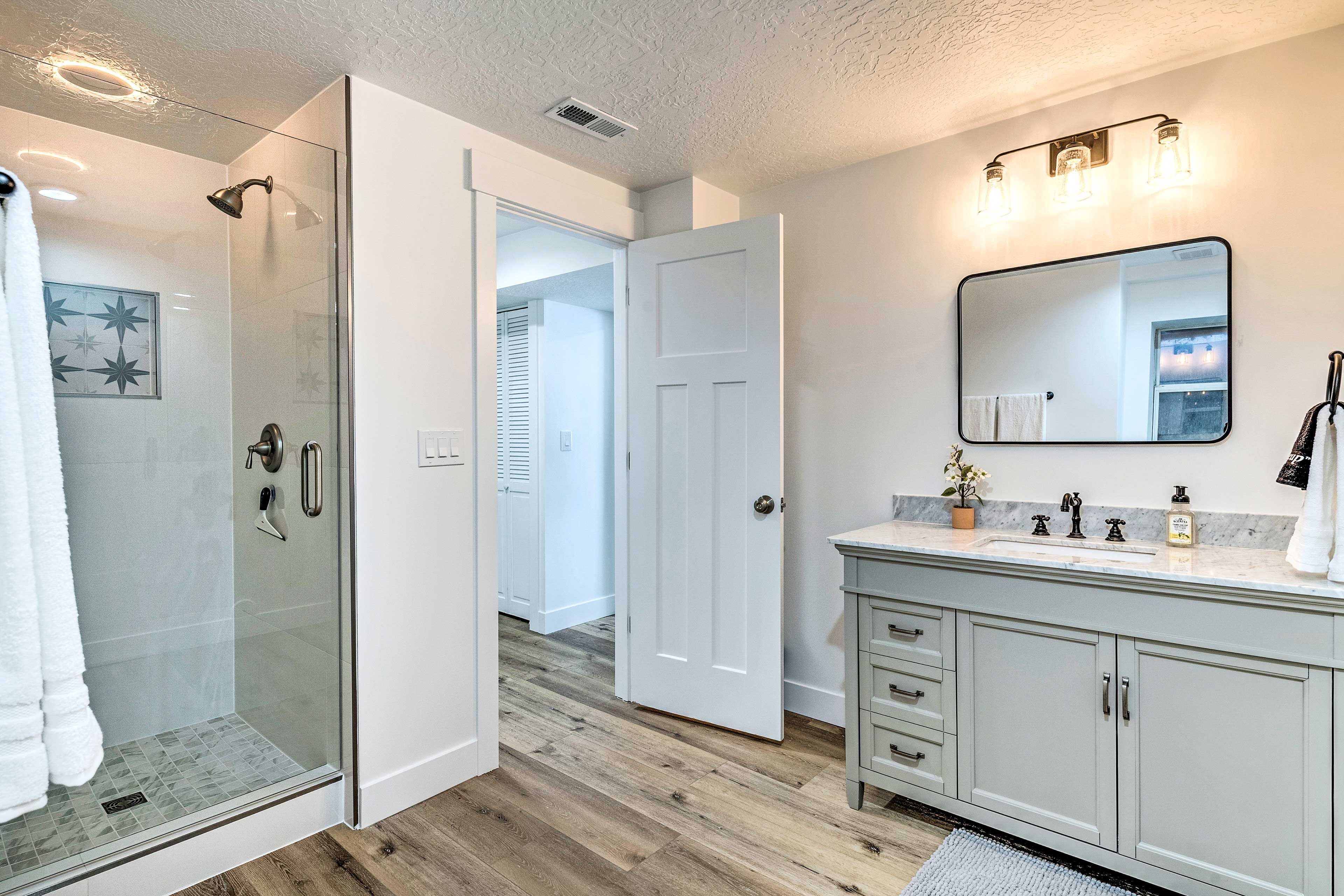Full Bathroom | Towels Provided | Complimentary Toiletries | Hair Dryer