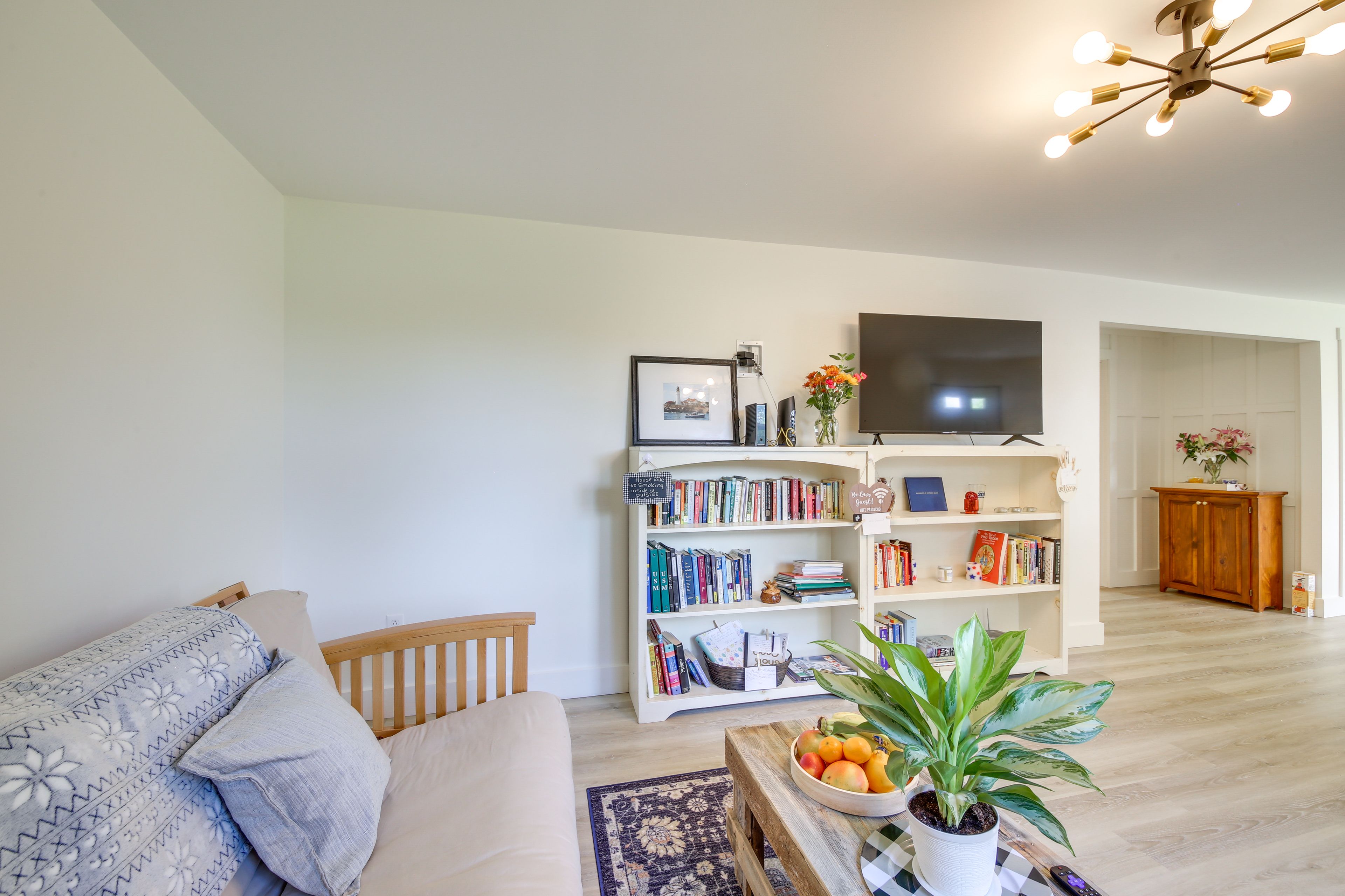 Living Room | Futon | Free WiFi | A/C Unit