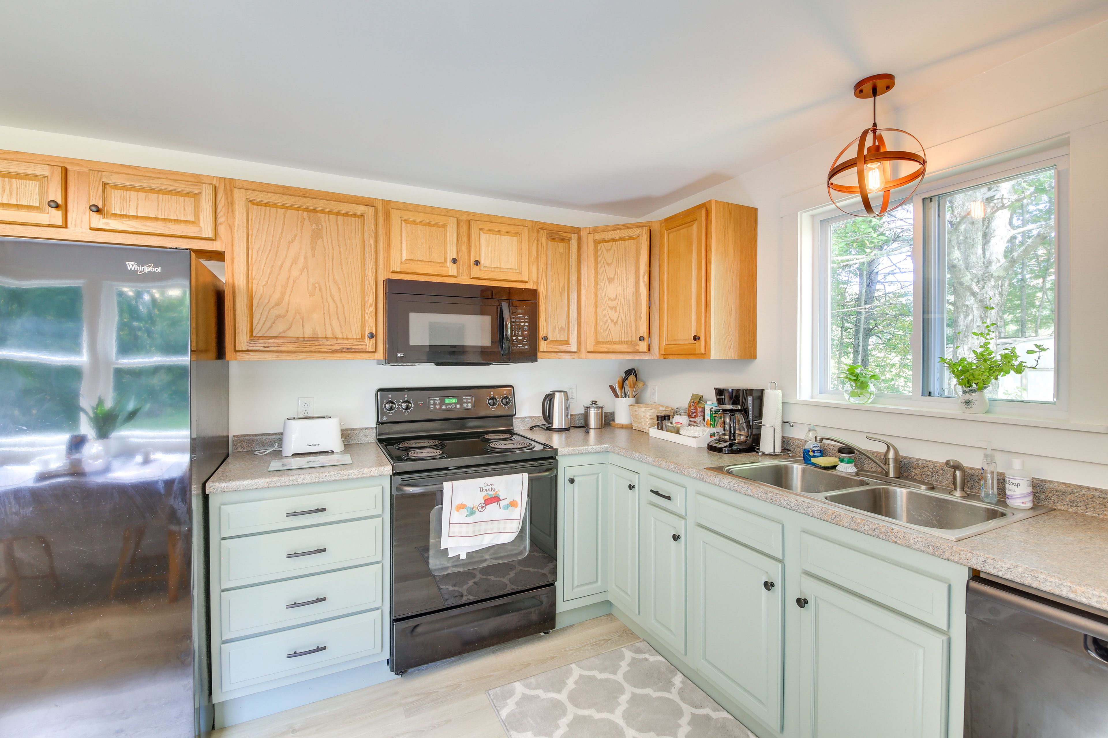Kitchen | Cooking Basics | Coffee Maker | Paper Towels/Trash Bags Provided
