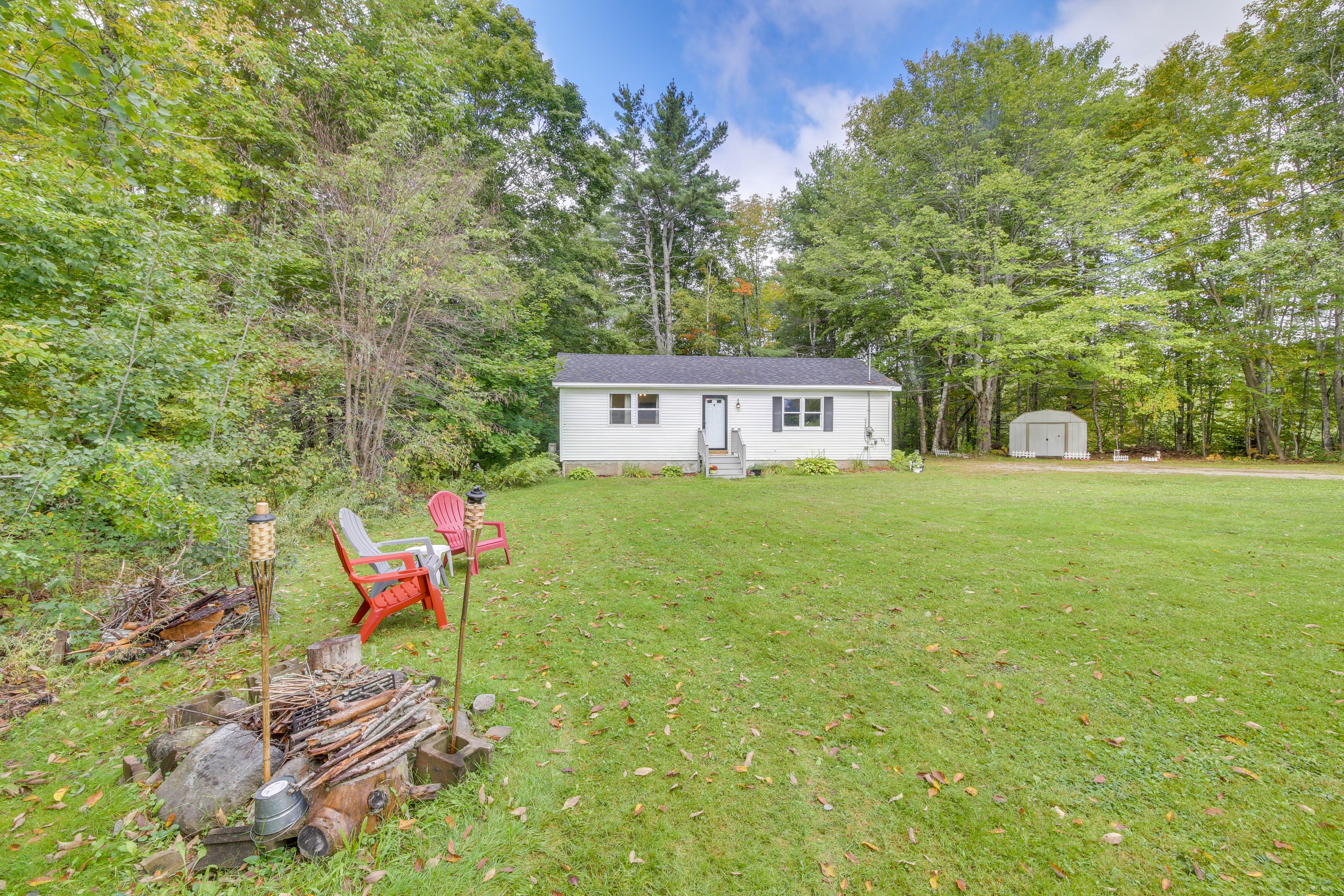 Front Yard | Fire Pit | Gravel Driveway (2 Vehicles)