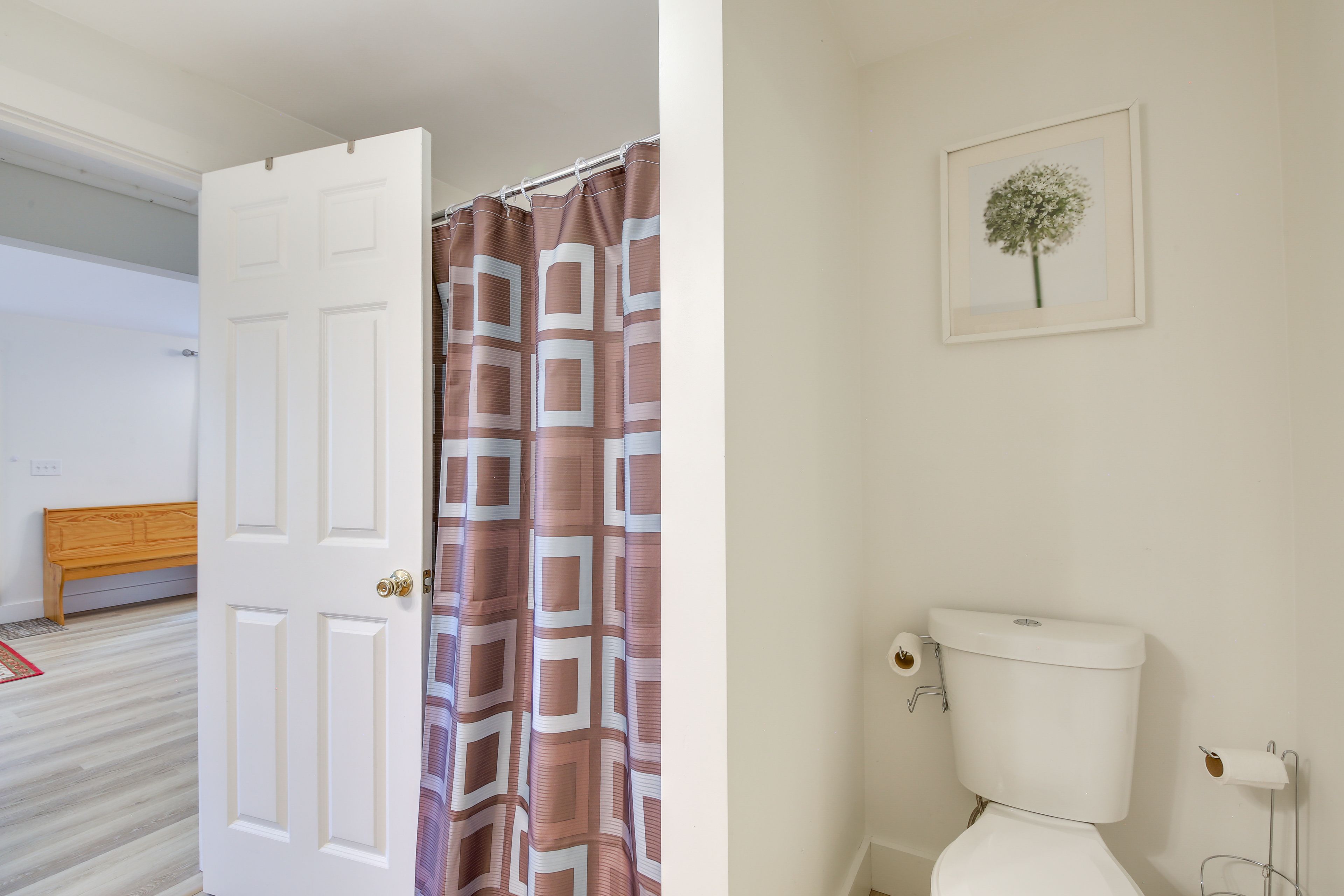 Bathroom | Complimentary Toiletries | Towels Provided