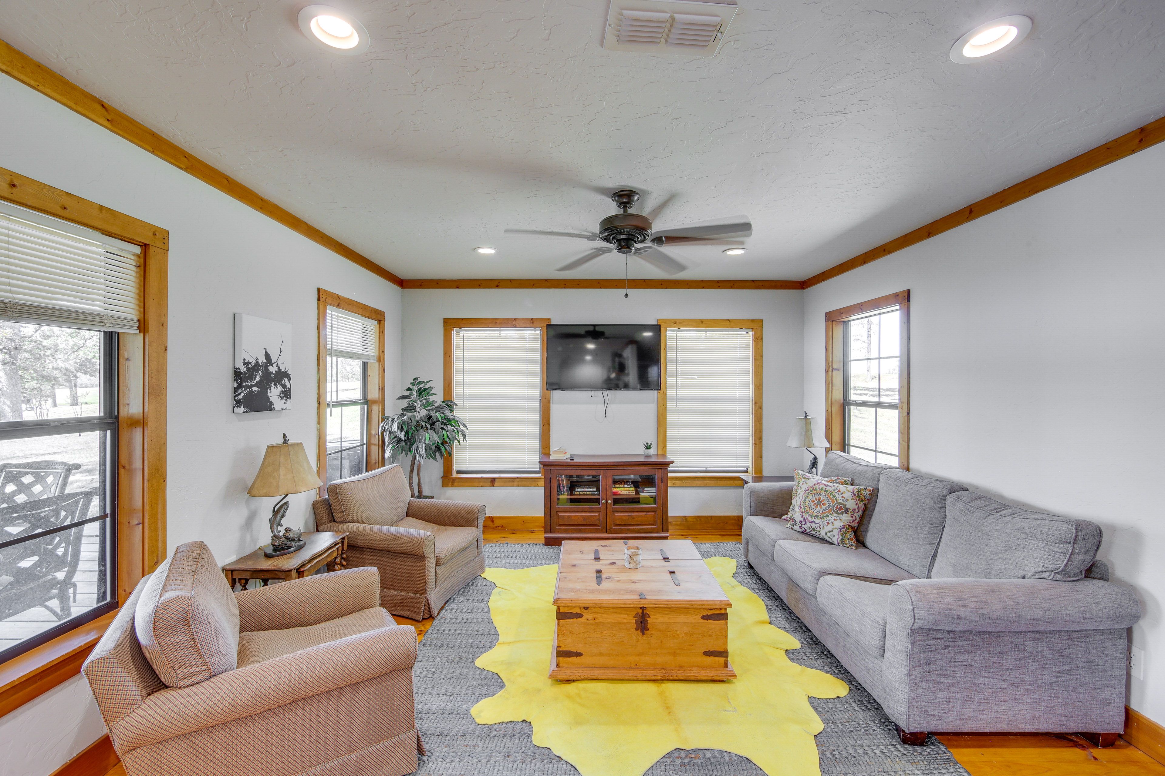Living Room | Free WiFi | Smart TV