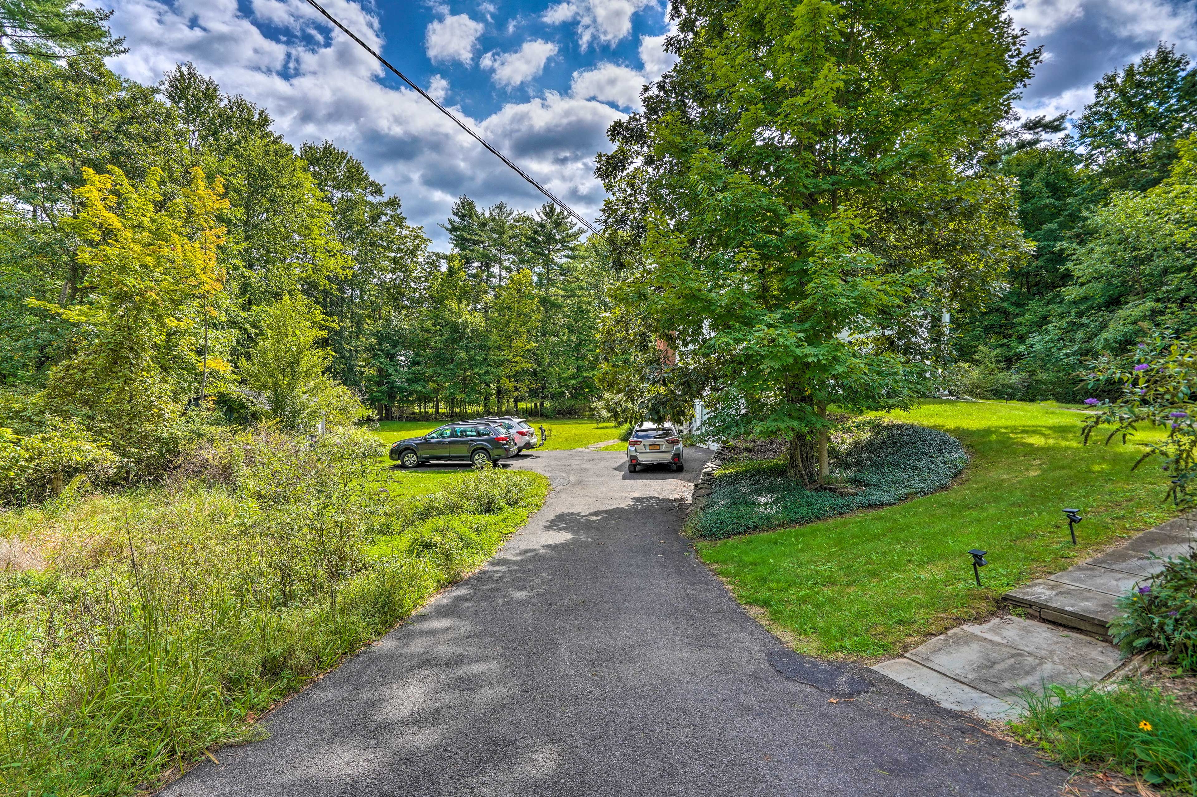 Parking | Driveway (4 Vehicles) | Street Parking