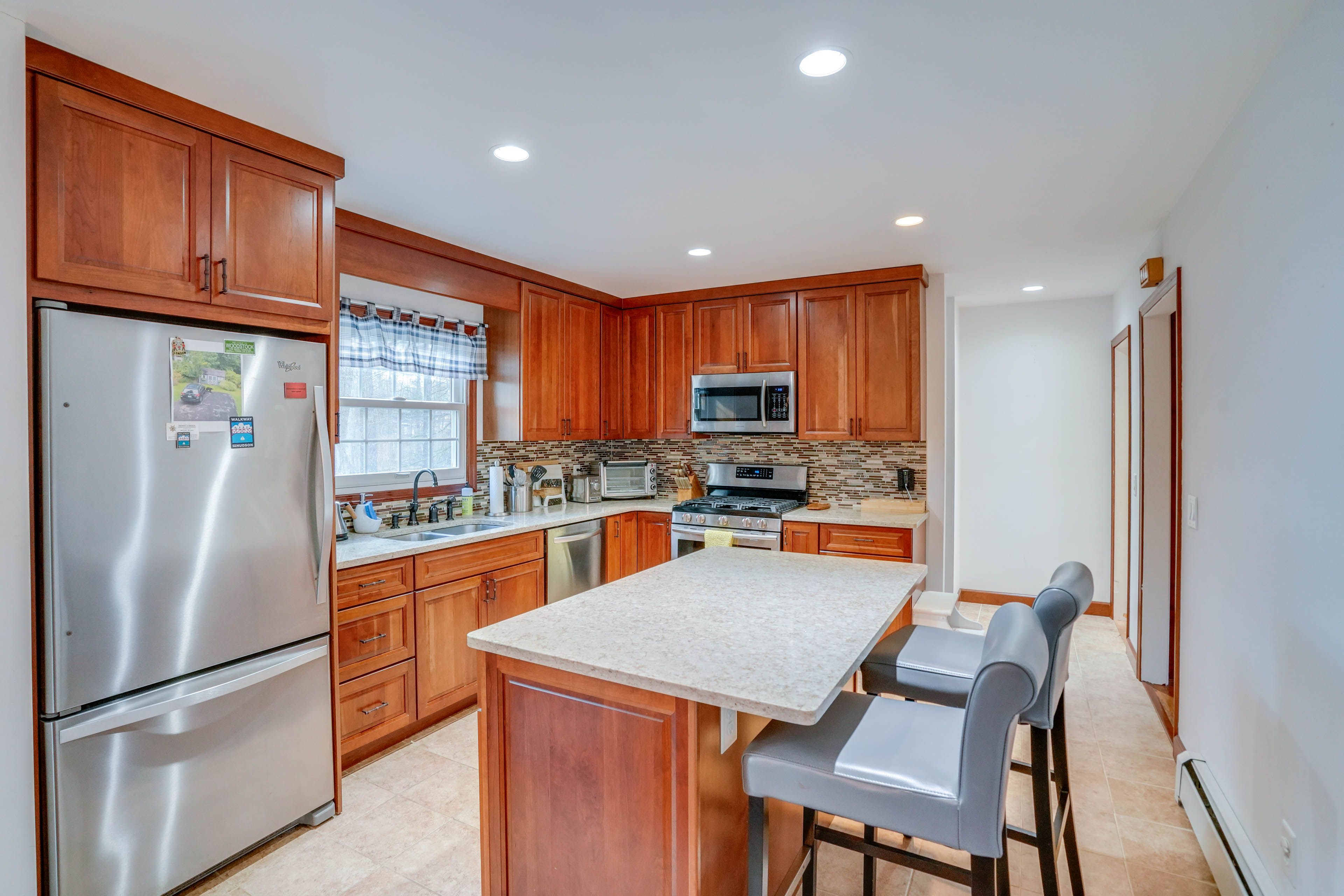 Kitchen | Cooking Basics | Coffee Maker | Paper Towels/Trash Bags Provided