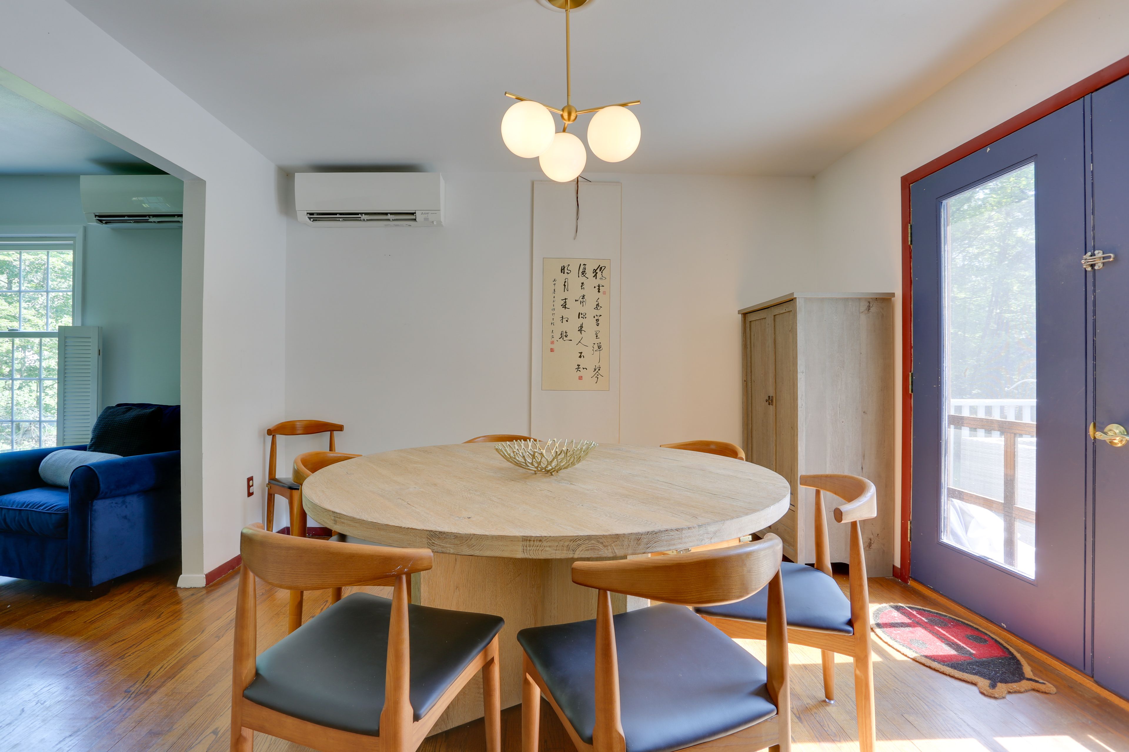 Dining Room | Dishware/Flatware Provided