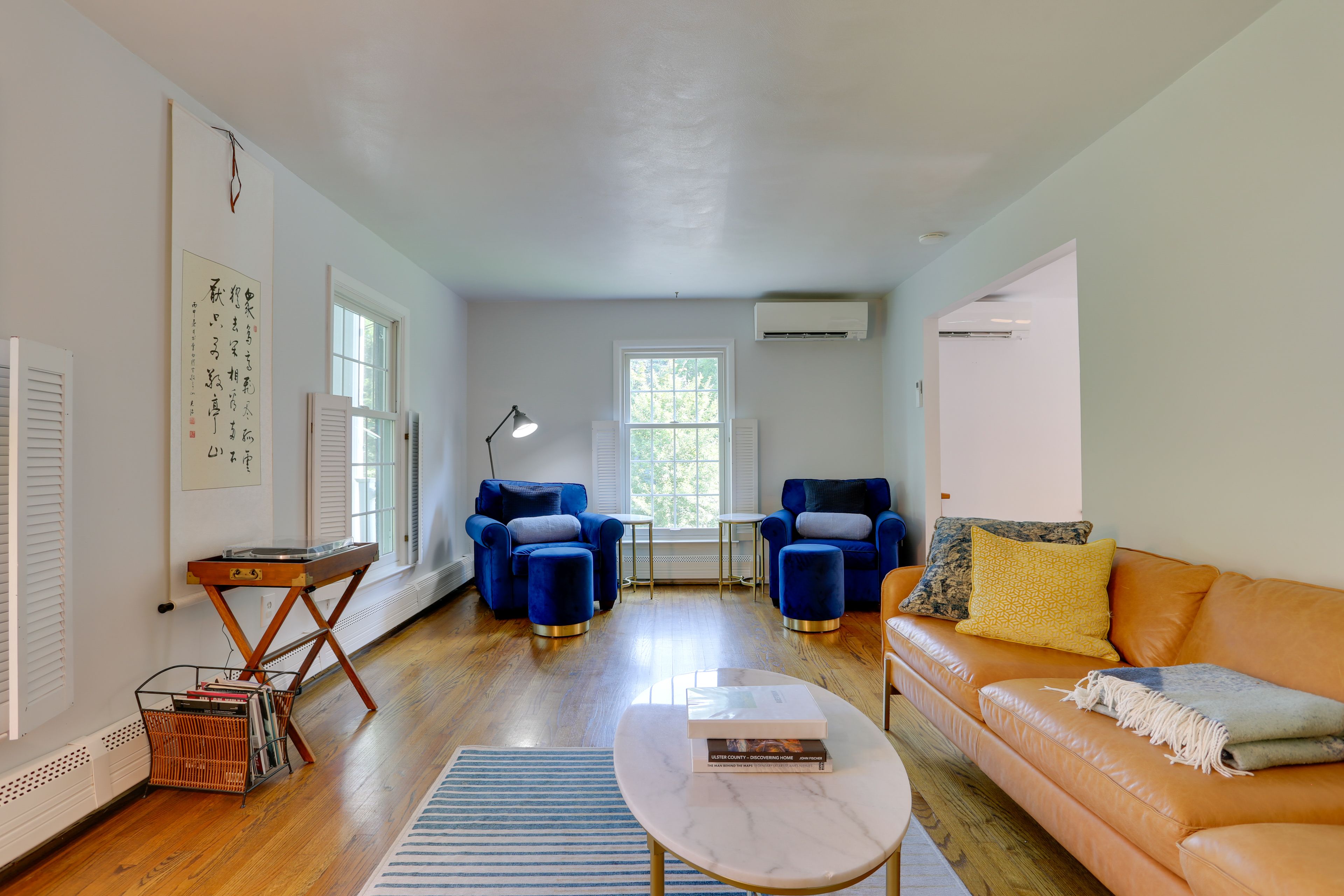 Living Room | Free WiFi | Central A/C & Heating