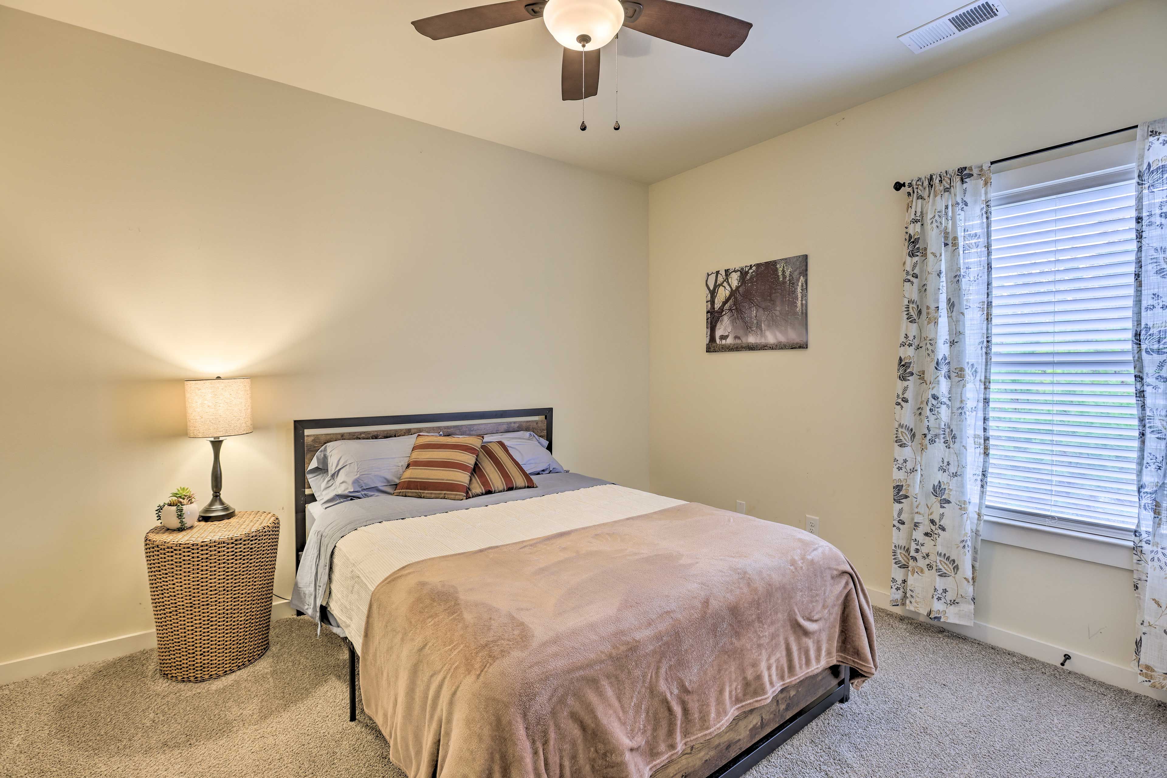 Bedroom 3 | Queen Bed