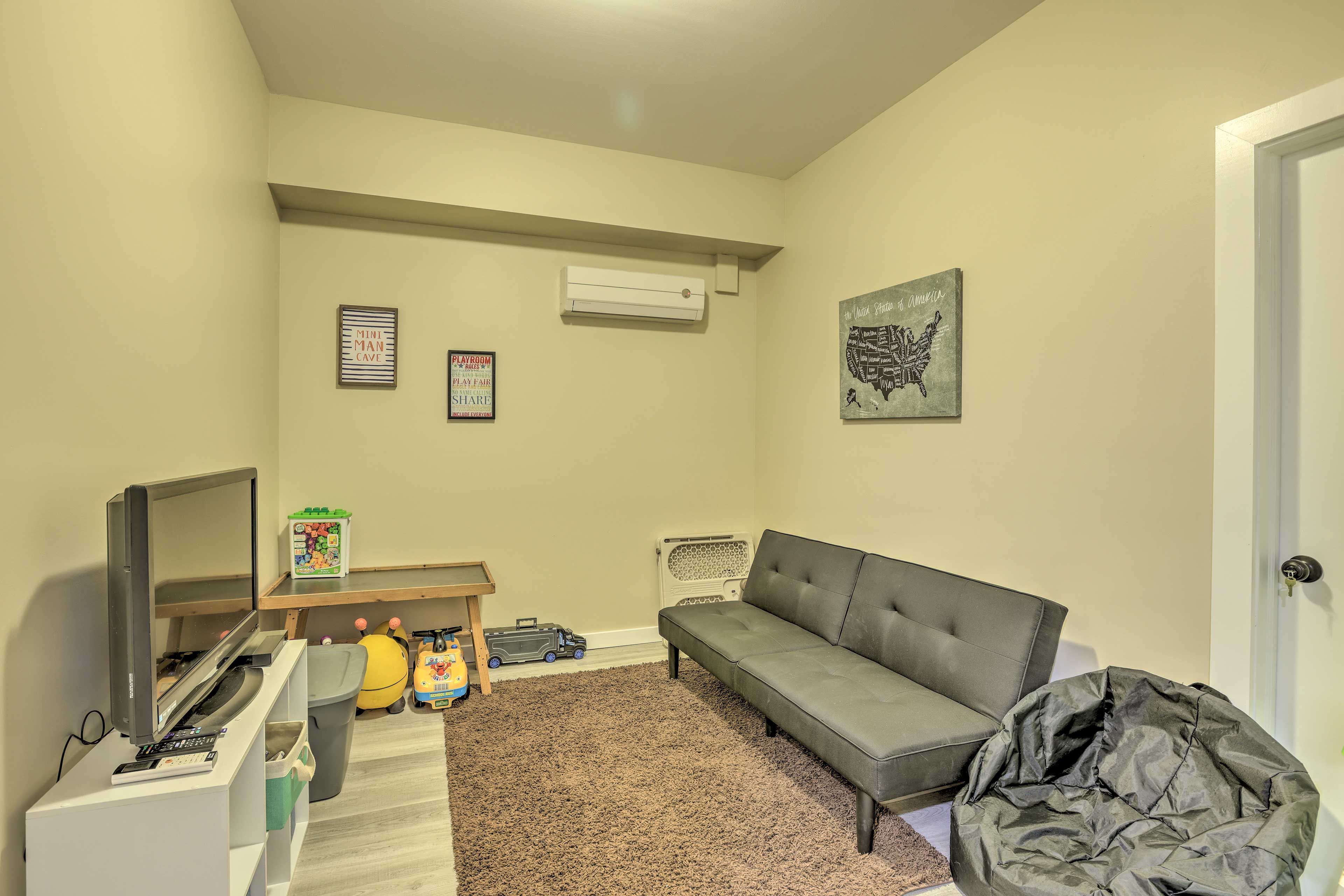 Playroom | Futon | Flat-Screen Cable TV w/ DVD Player