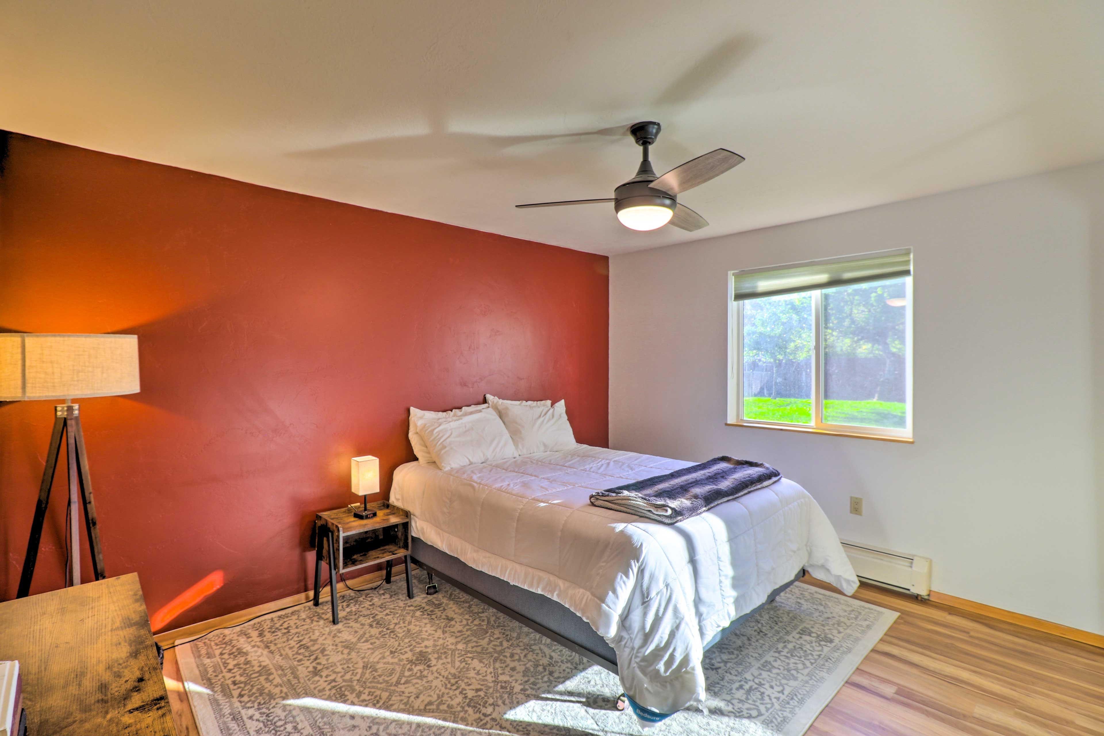 Bedroom 4 | Queen Bed
