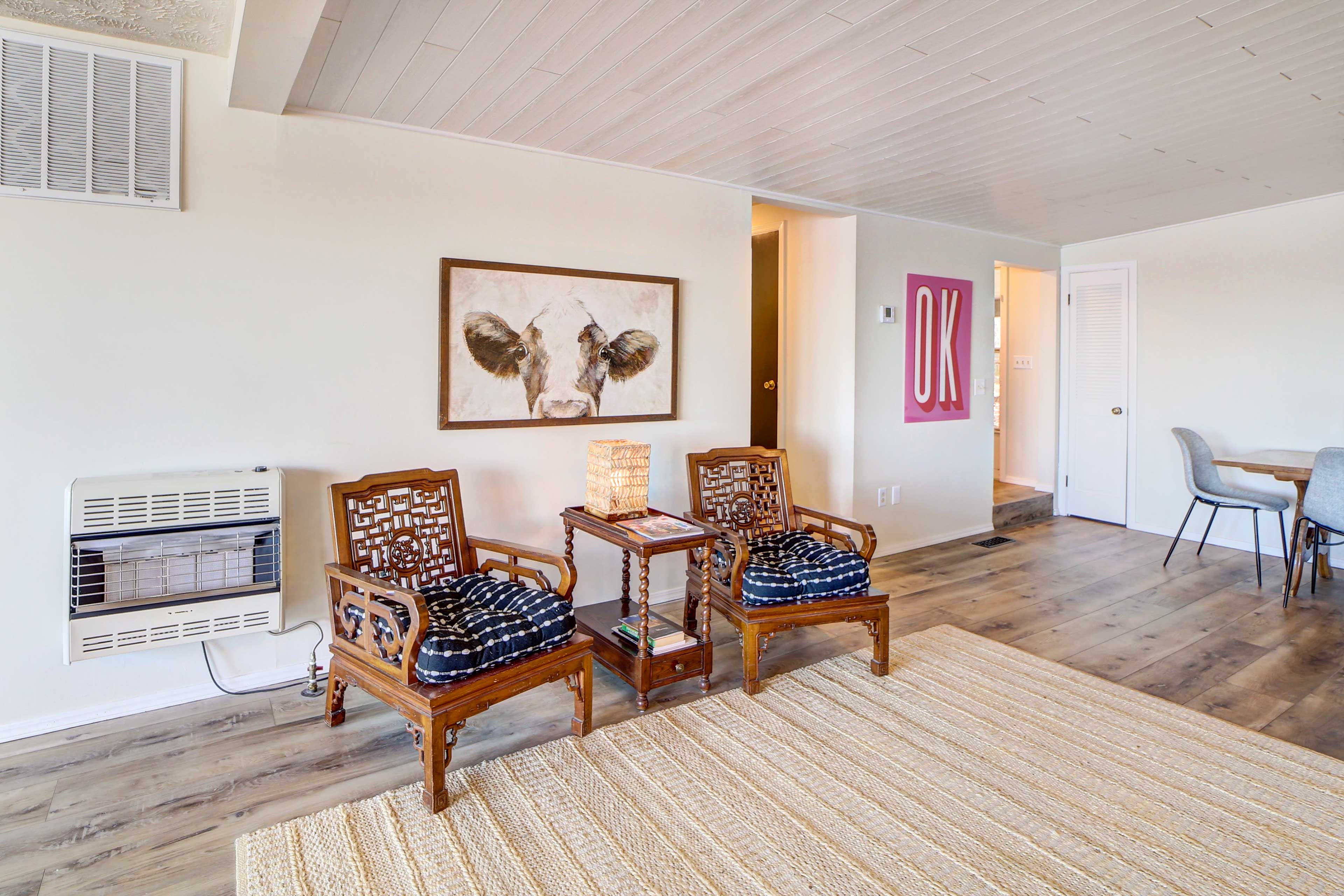Living Area | Free WiFi | Smart TV | Central Heat & A/C