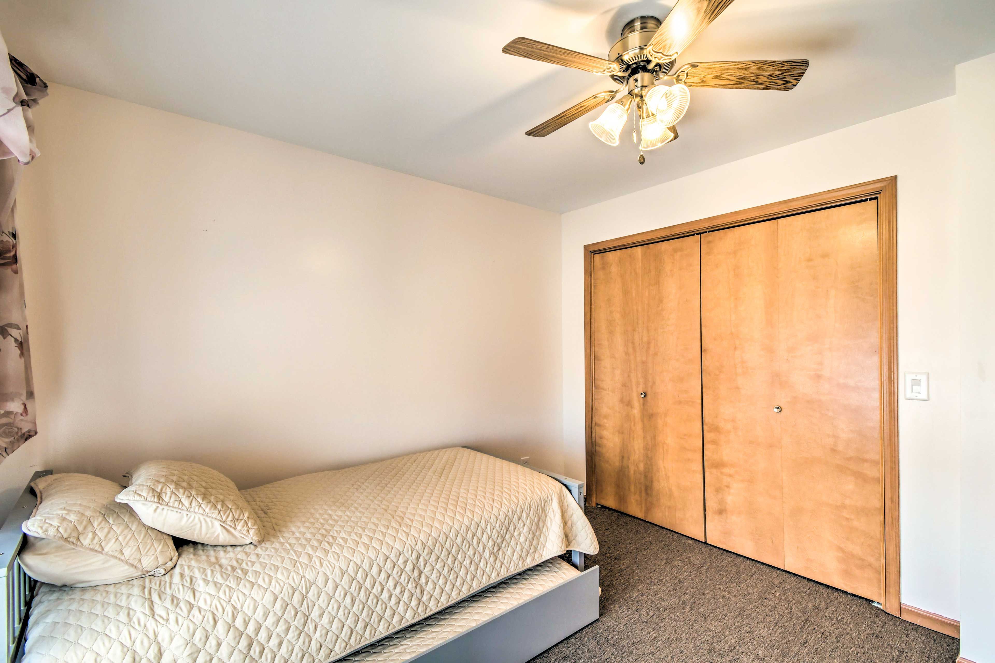 Bedroom 3 | Twin Bed w/ Twin Trundle | Desk | Closet