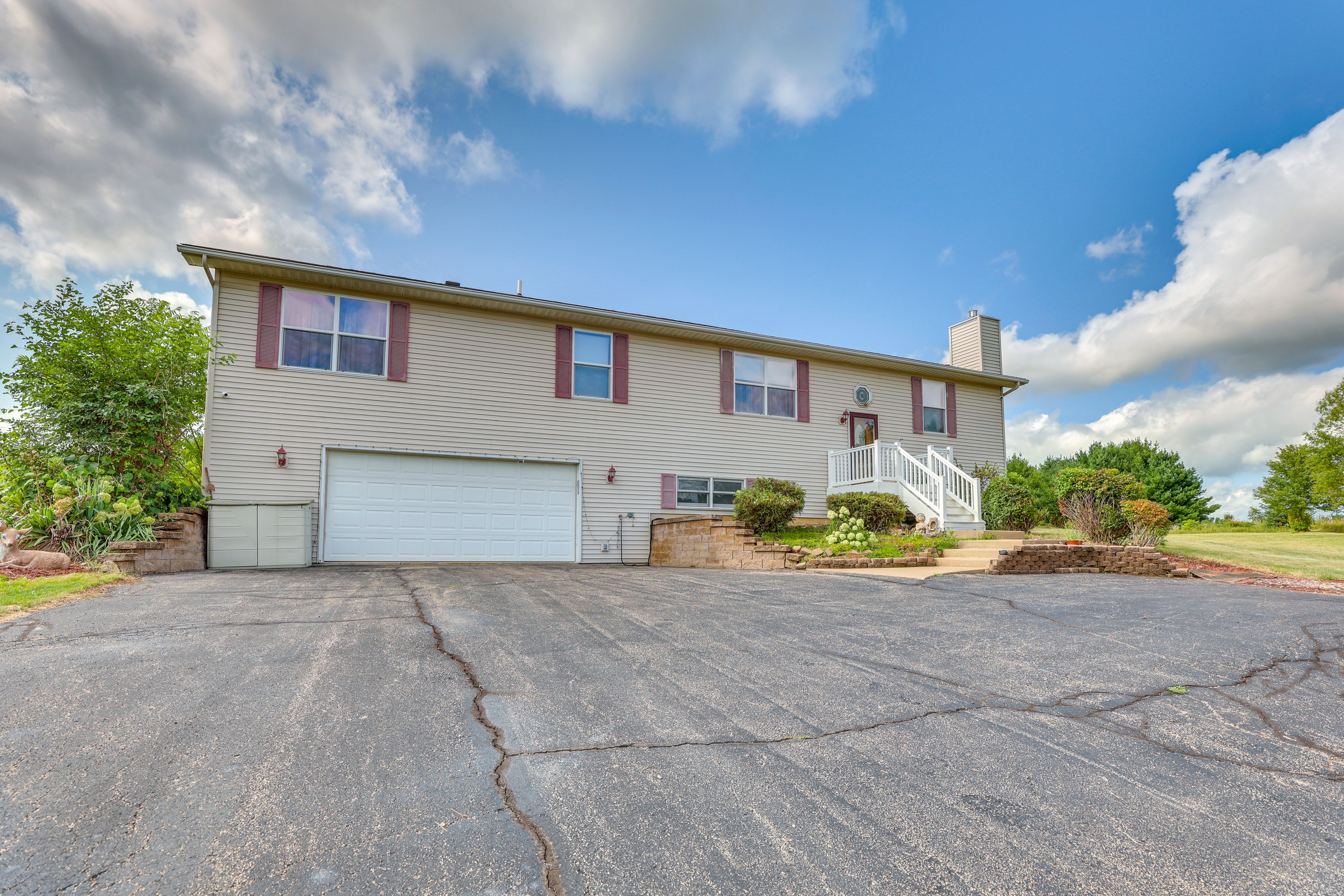 Parking | Driveway (5 Vehicles)