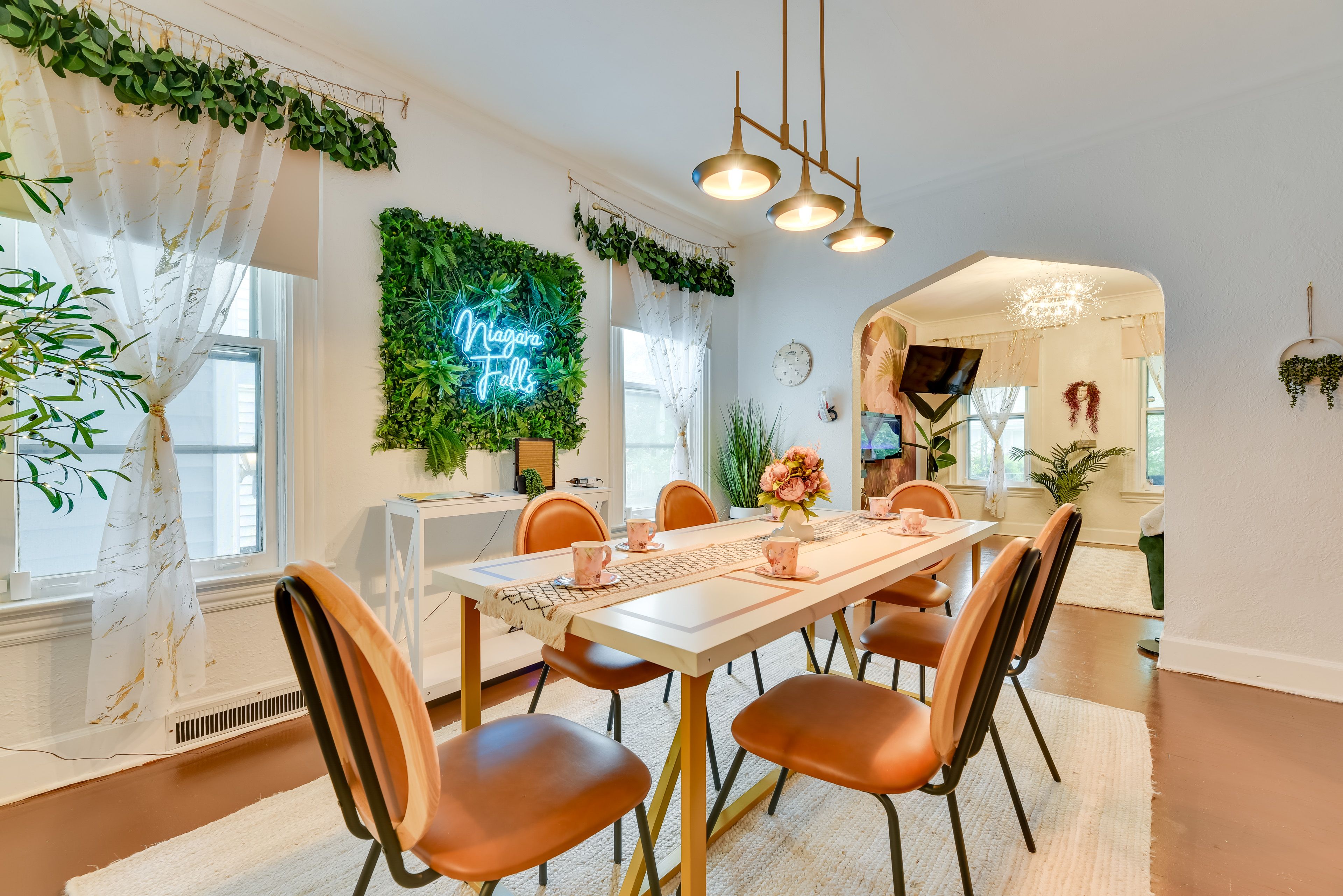 Niagara Falls Vacation Rental | 4BR | 1.5BA | 1,700 Sq Ft | Stairs Required