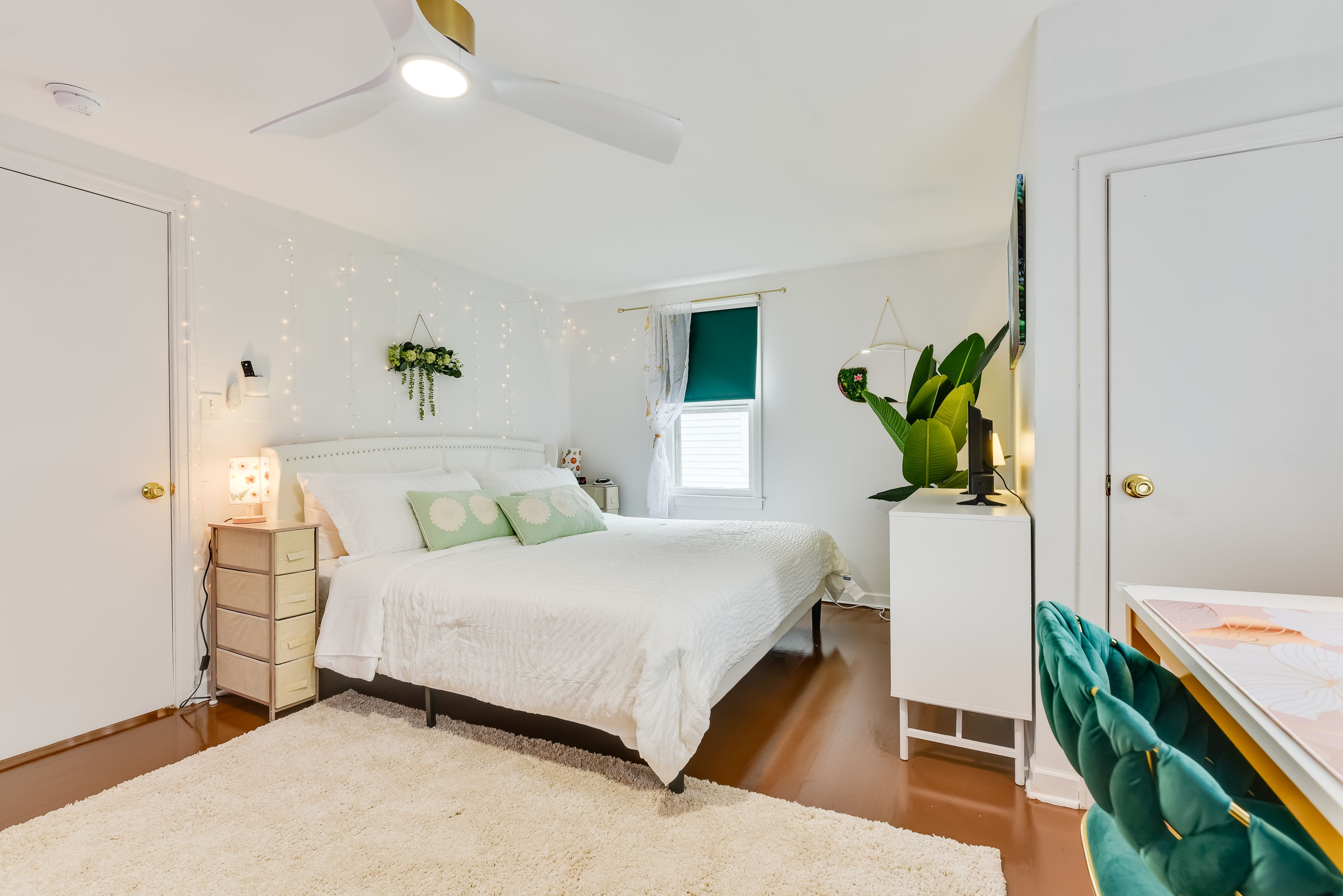 Bedroom 2 | King Bed | Twin Bed