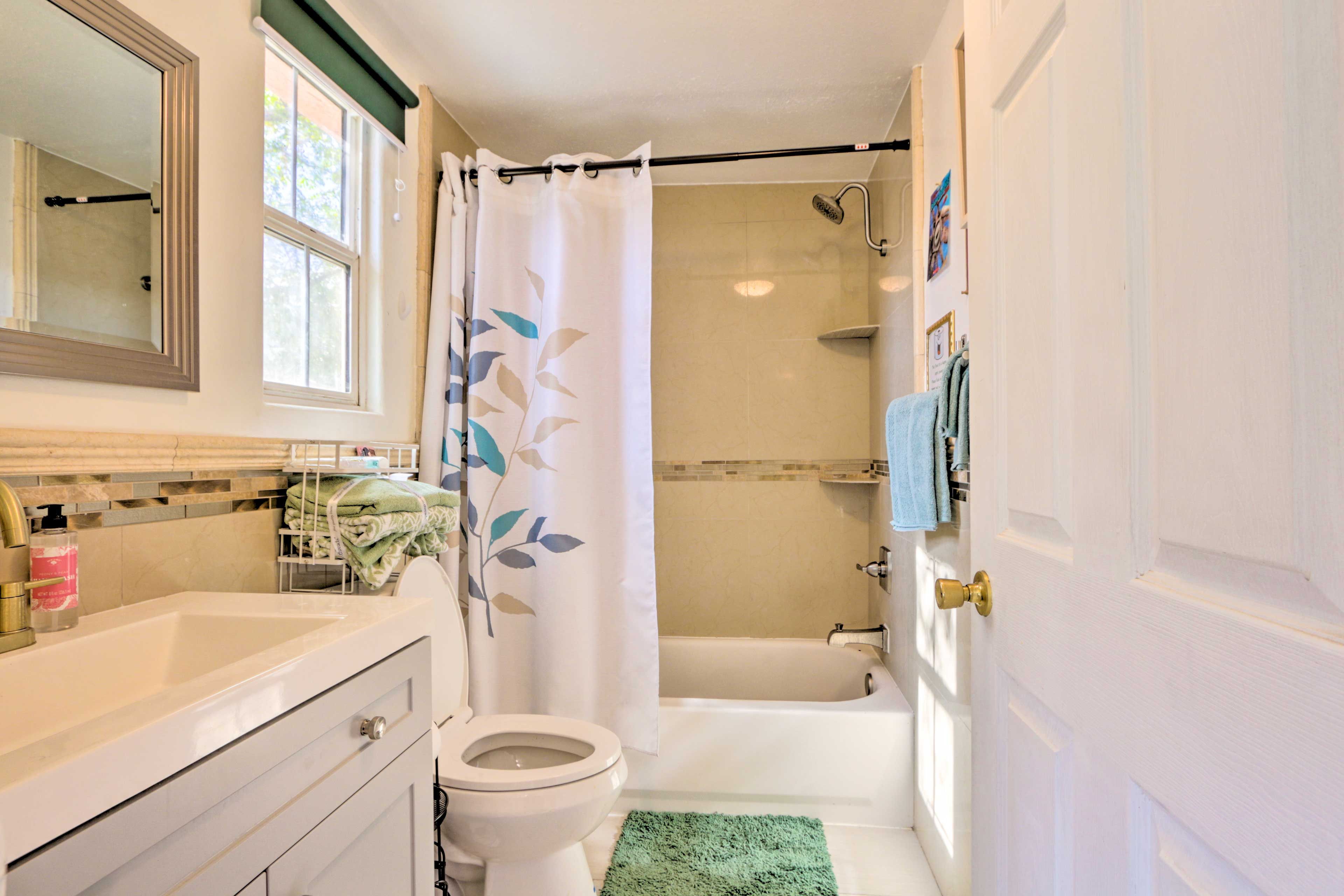 Bathroom | Towels Provided | Complimentary Toiletries | Hair Dryer