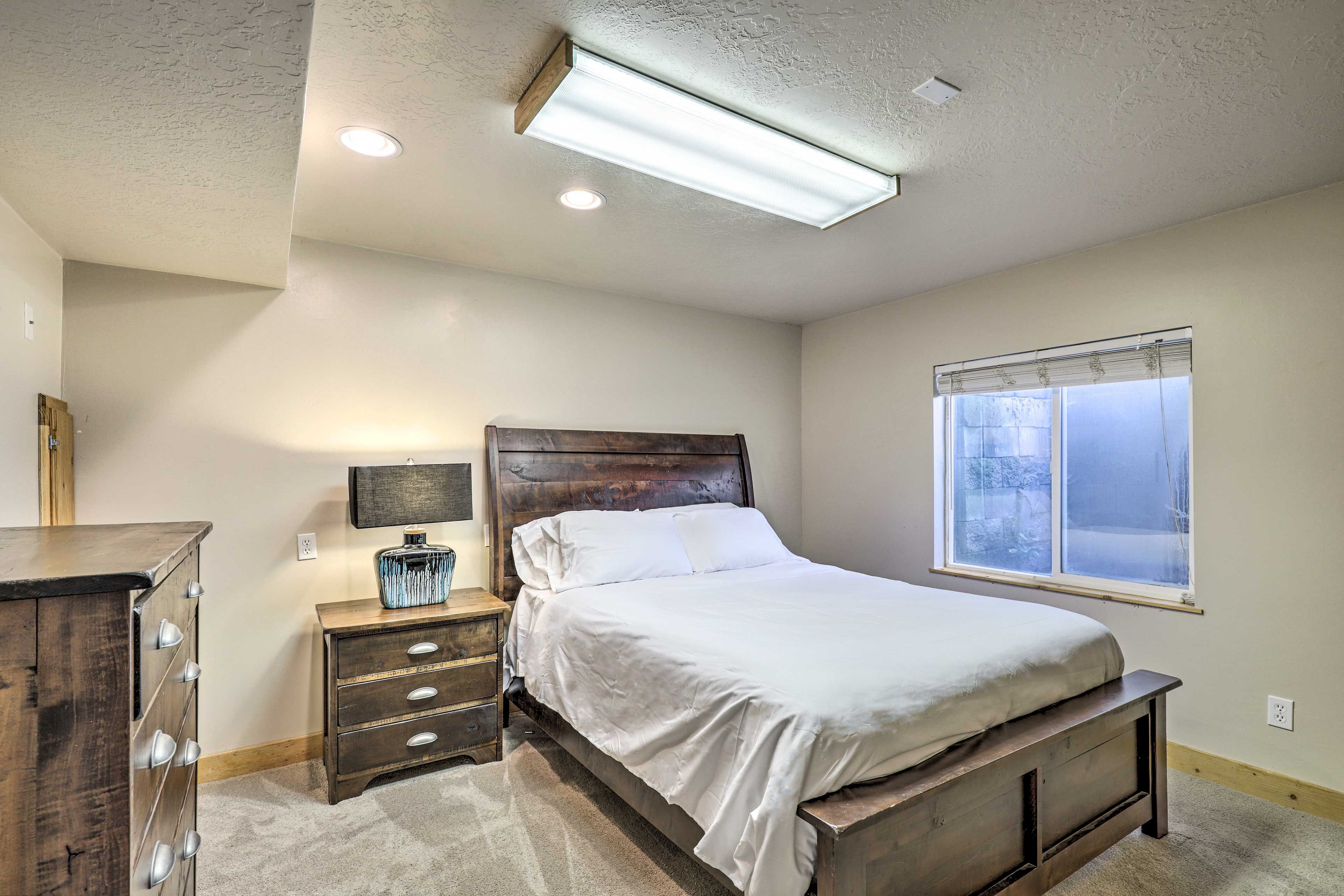 Bedroom 4 | Queen Bed | Lower Level