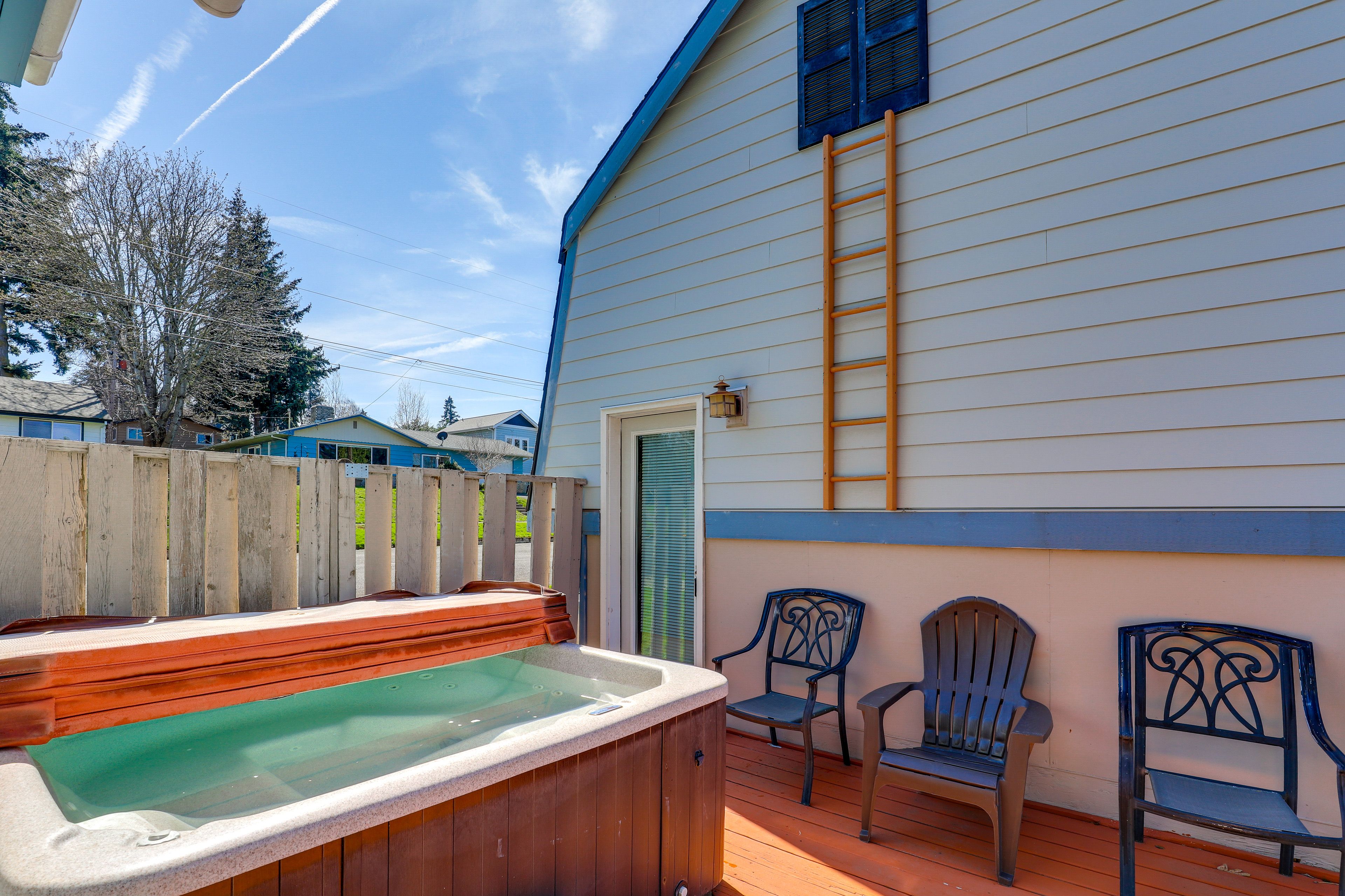 Deck 1 | Private Hot Tub