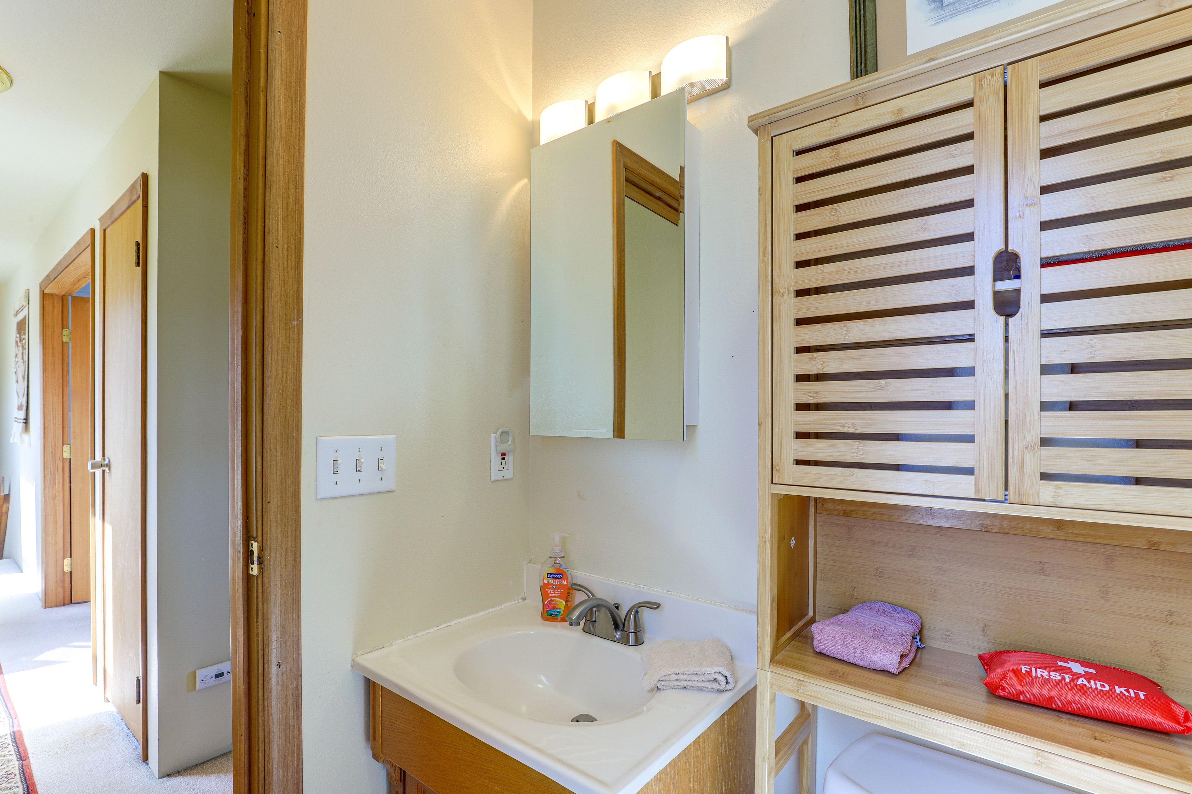 Bathroom | Bathtub/Shower | 2nd Floor