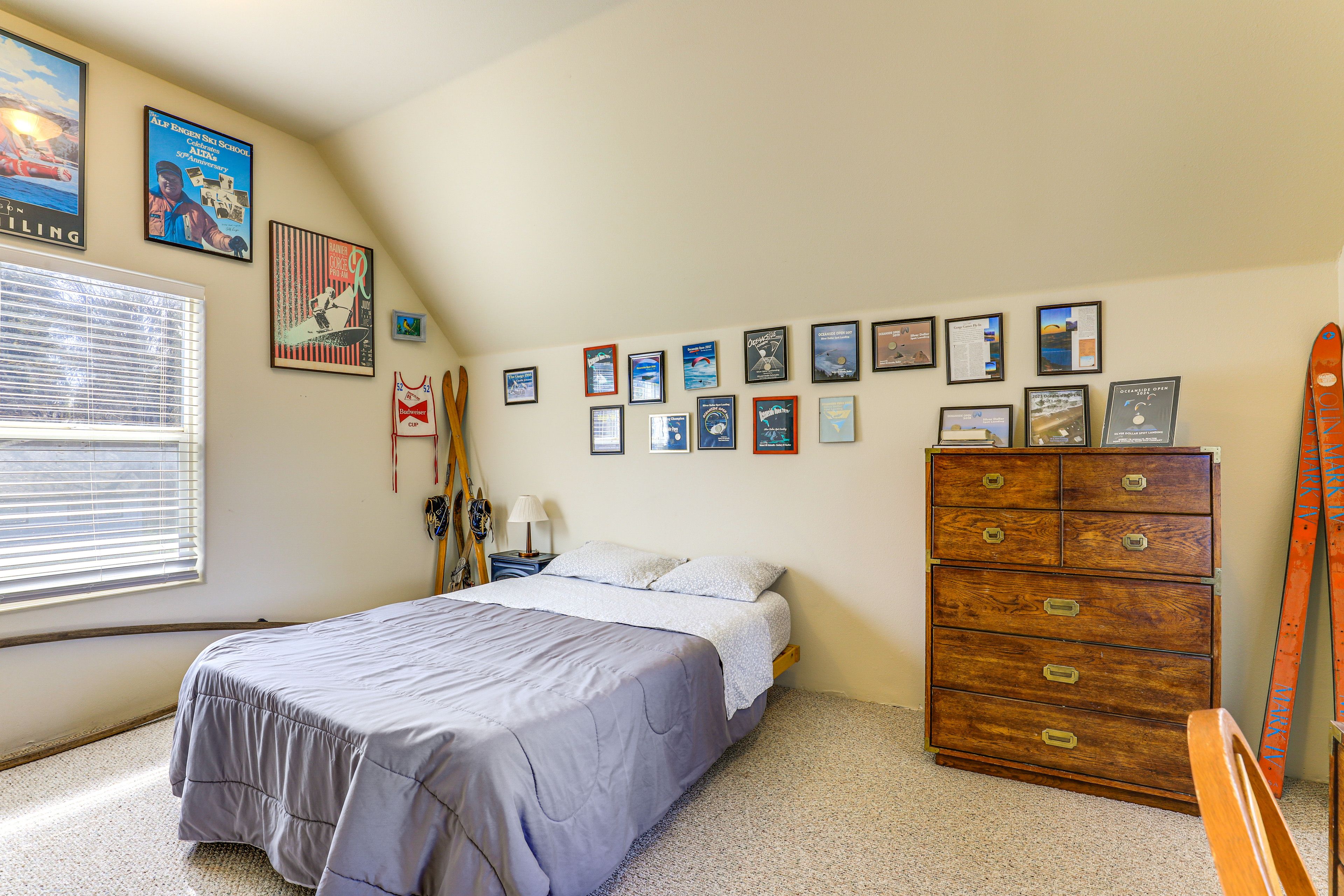 Bedroom 3 | Queen Bed | Flat-Screen TV | 3rd Floor