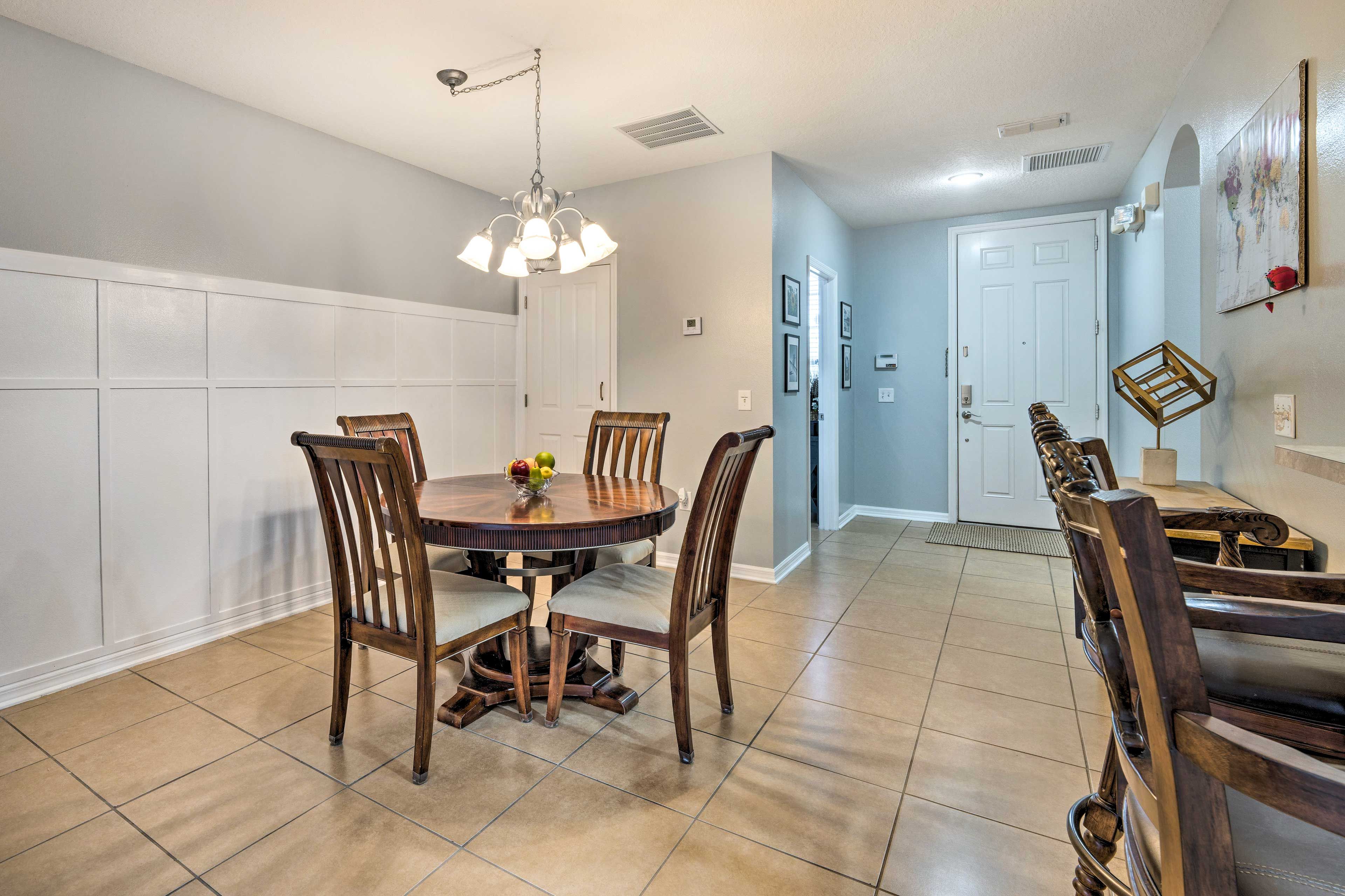 Dining Area | Dishware & Flatware Provided