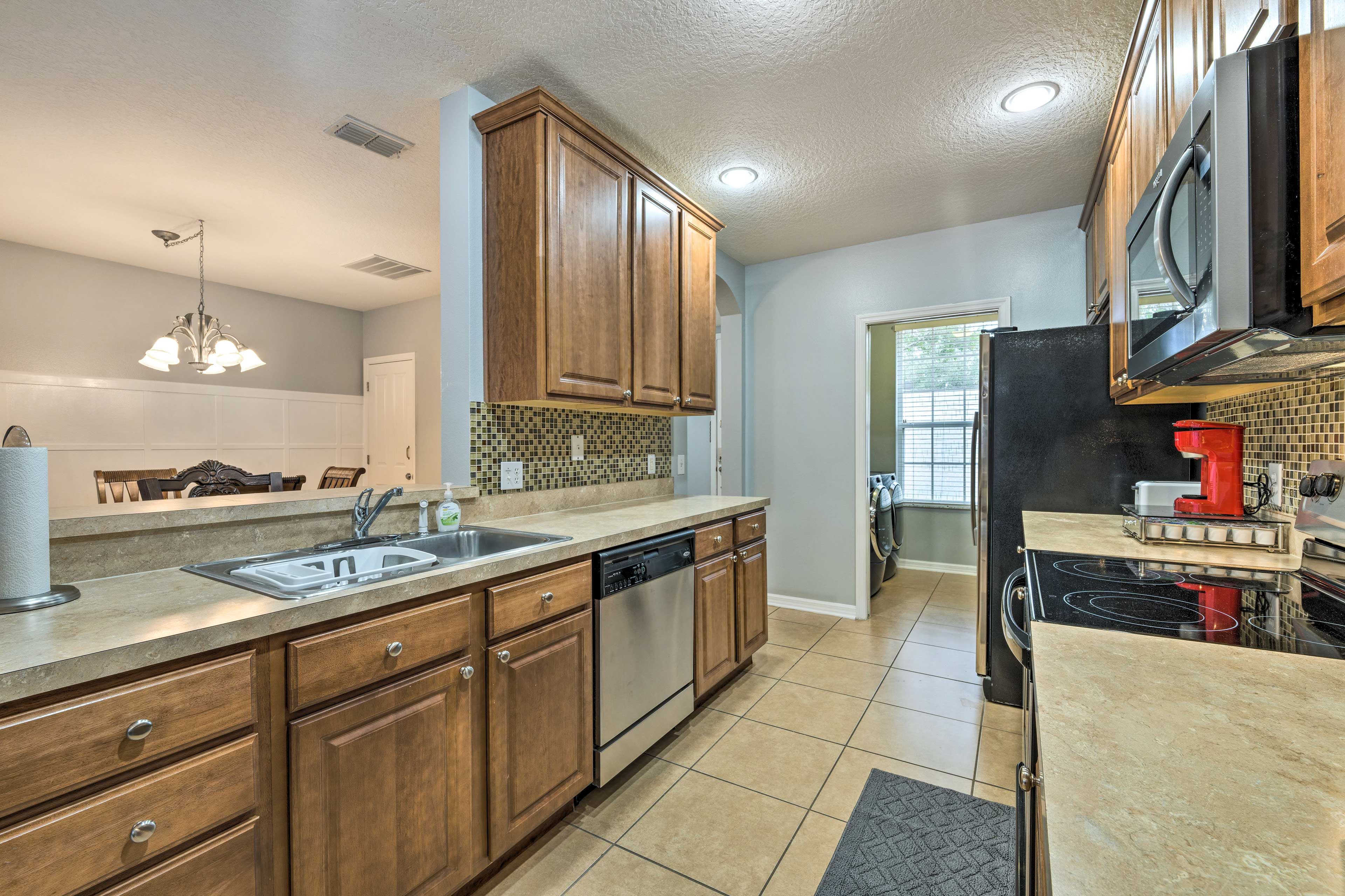 Kitchen | Cooking Basics | Coffee Maker | Paper Towels/Trash Bags Provided