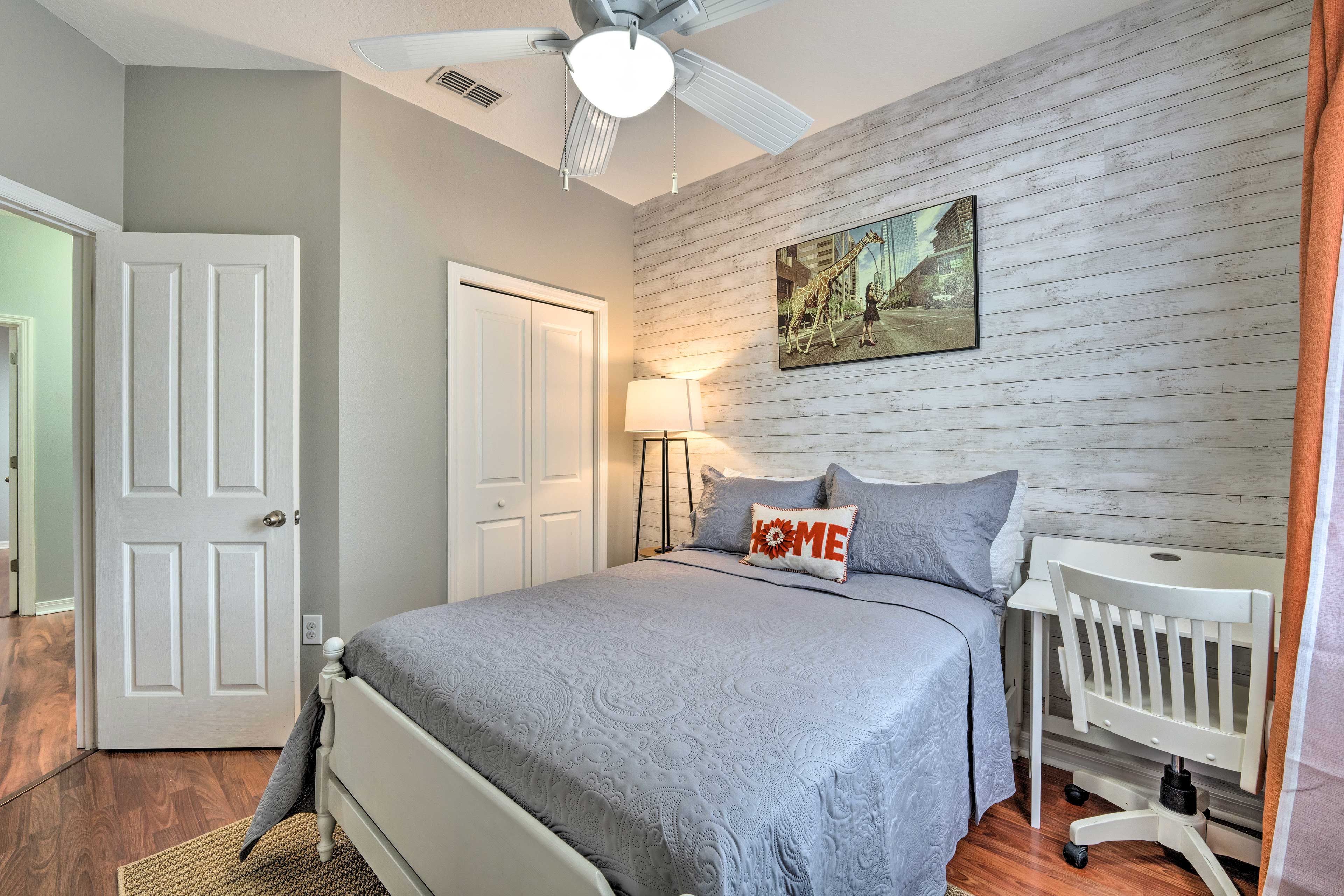 Bedroom 2 | Queen Bed
