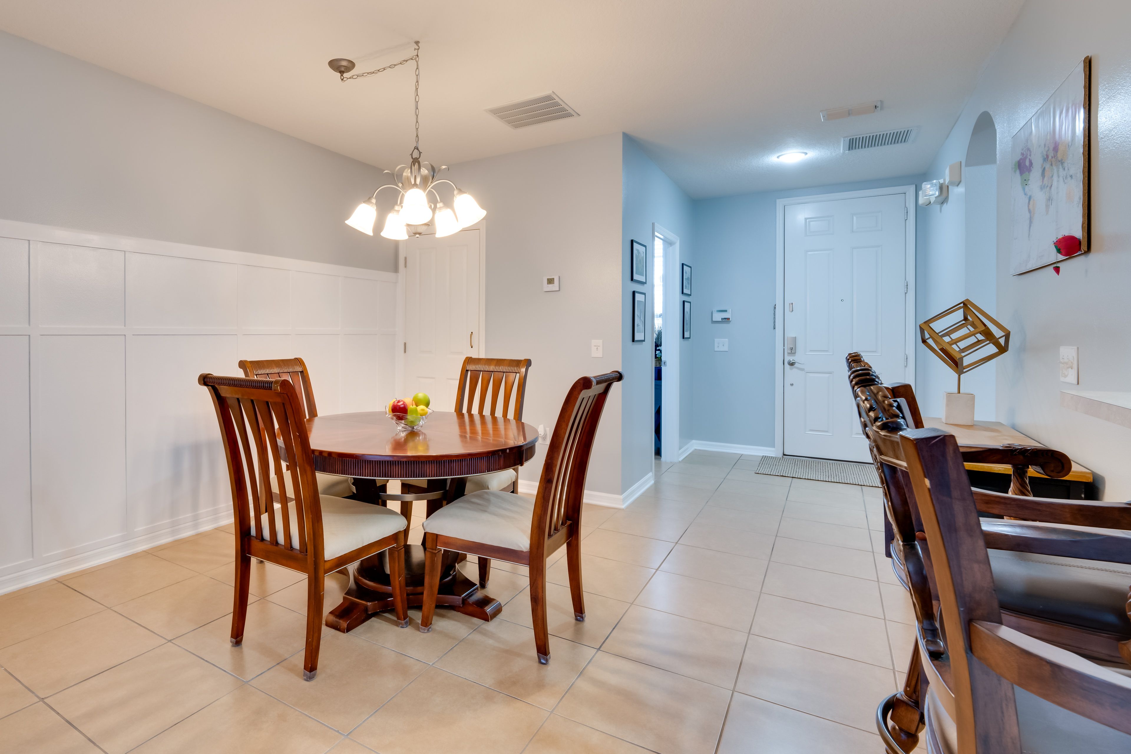 Dining Area | Dishware & Flatware Provided
