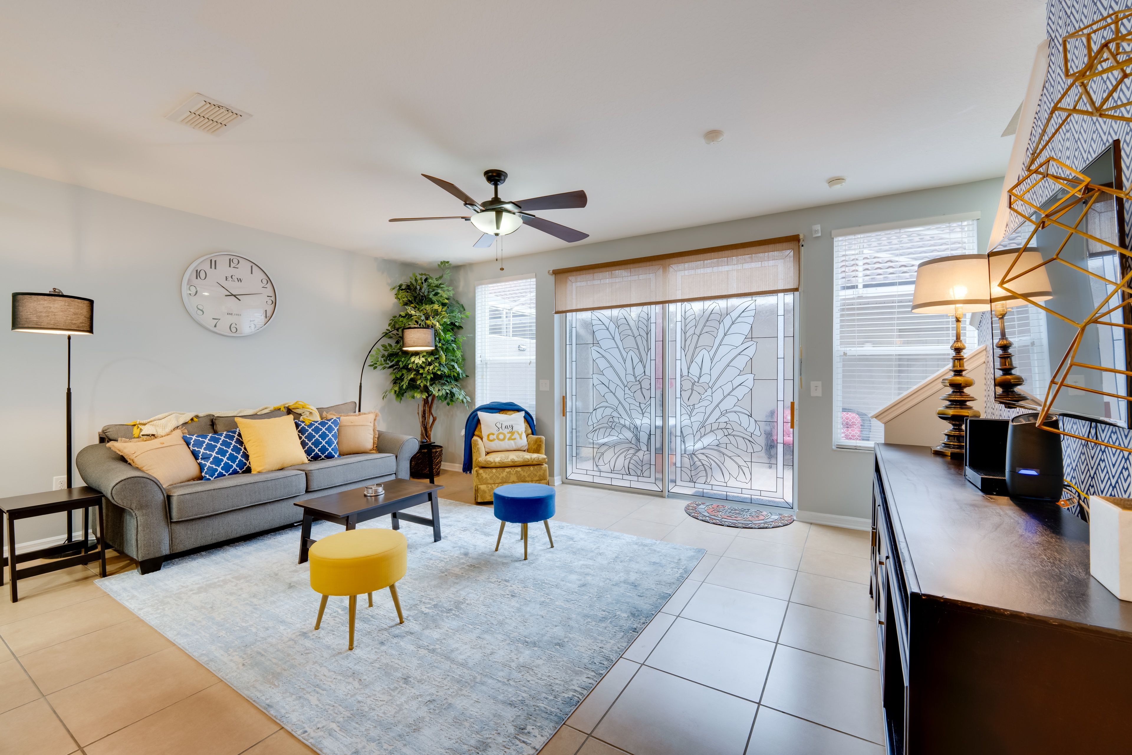 Living Room | Smart TV