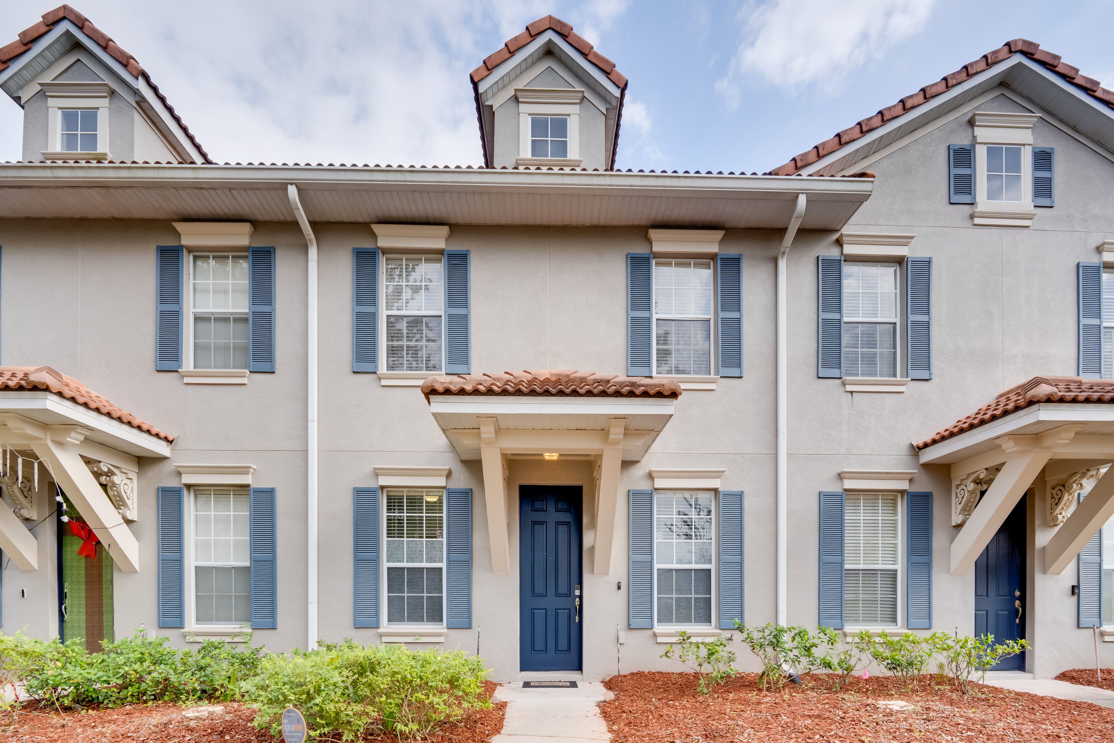 Townhouse Exterior | Community Amenities | ~ 7 Mi to Orlando Airport