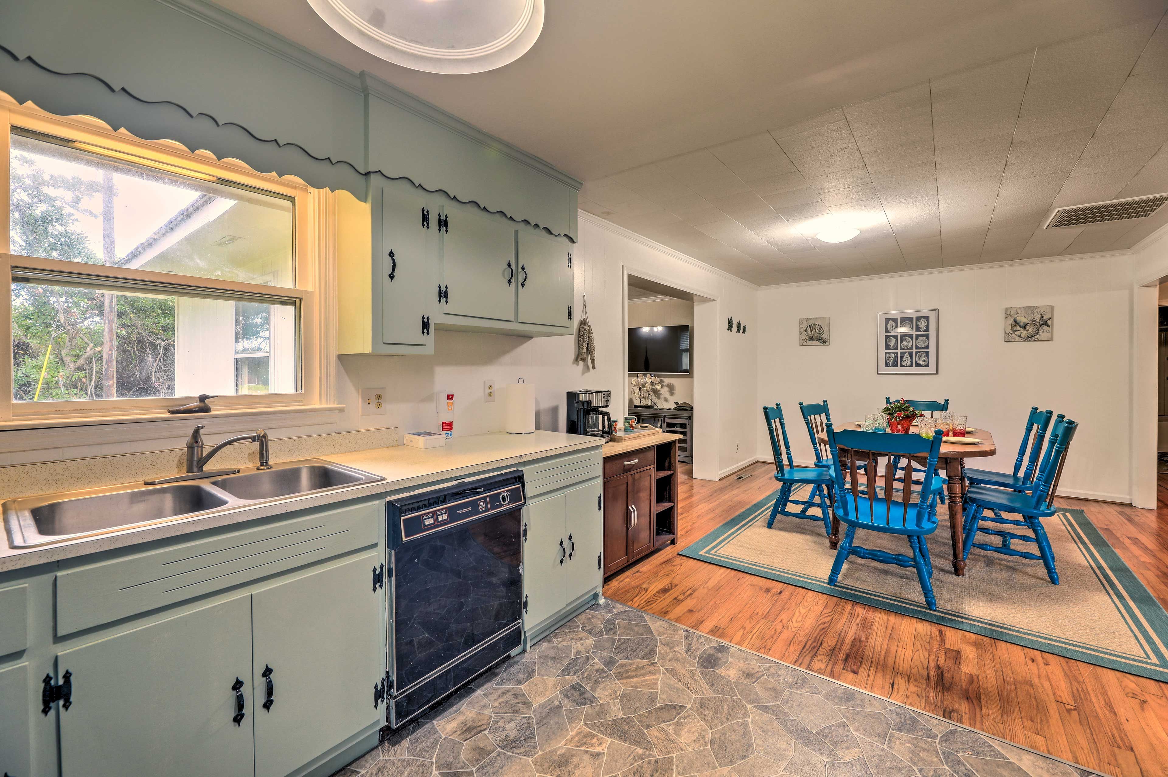 Kitchen | Coffee Maker | Toaster | Spices