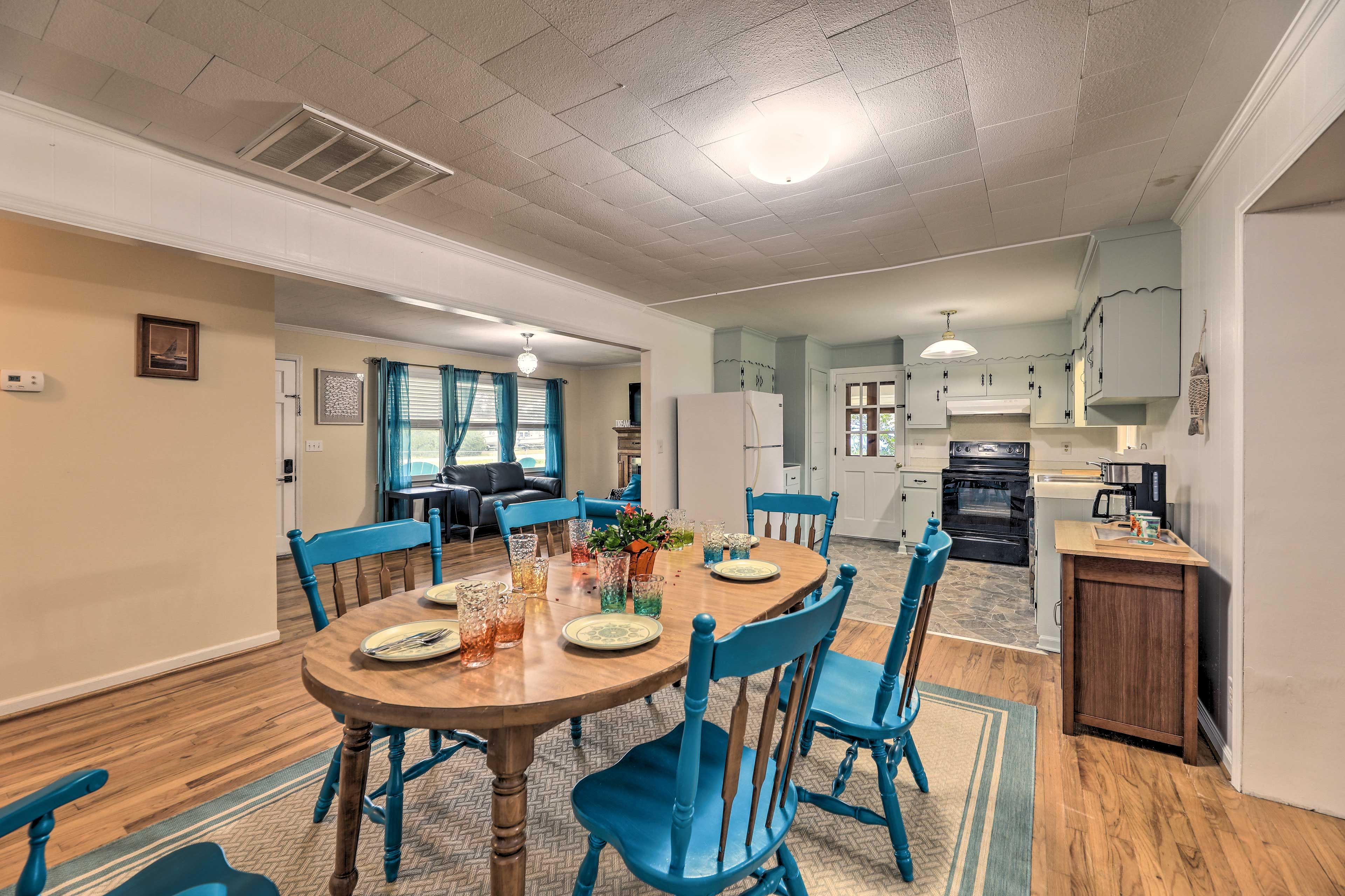 Dining Area | Dishware & Flatware