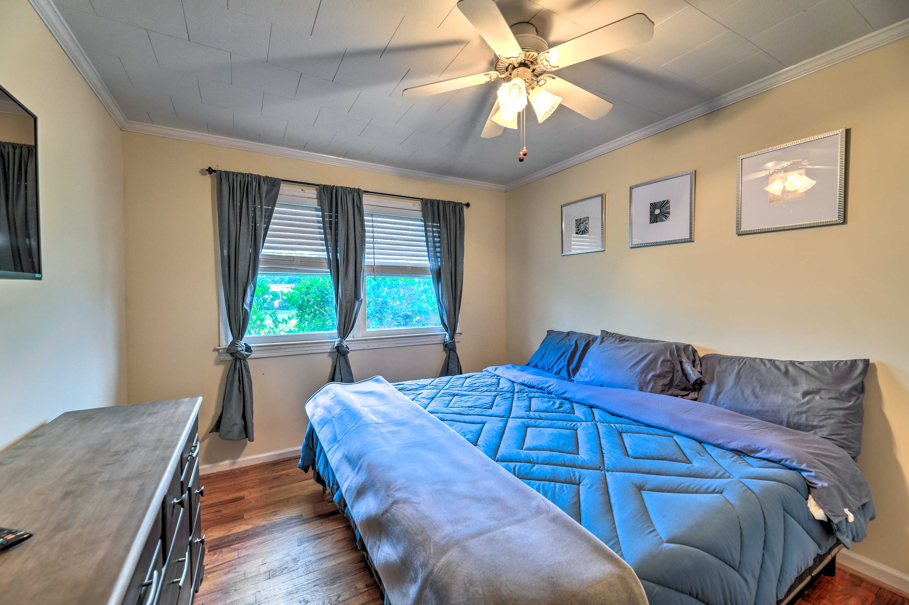 Bedroom 2 | King Bed | Linens Provided