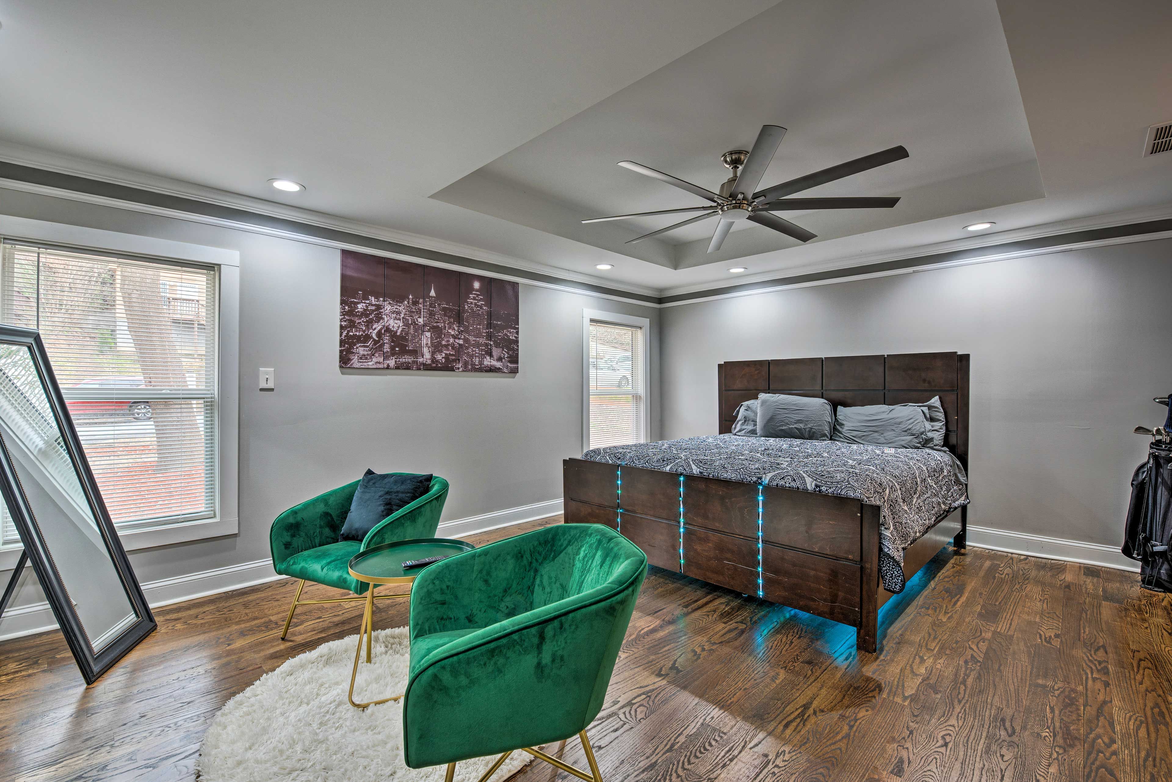 Bedroom 1 | King Bed | Linens | Walk-in Closet