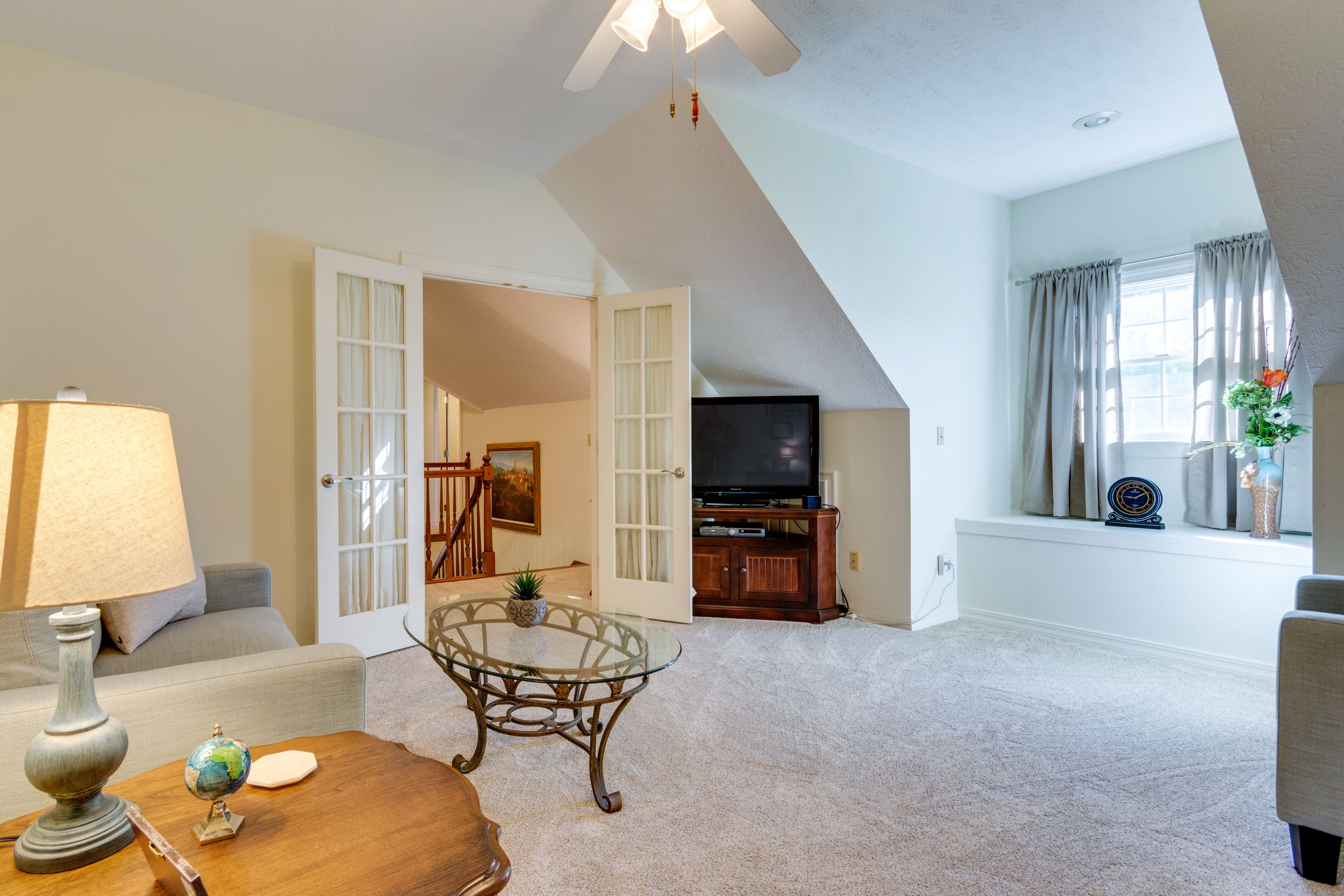 Sitting Room | 2nd Floor | Smart TV | Access to Bathroom & Bedroom 3