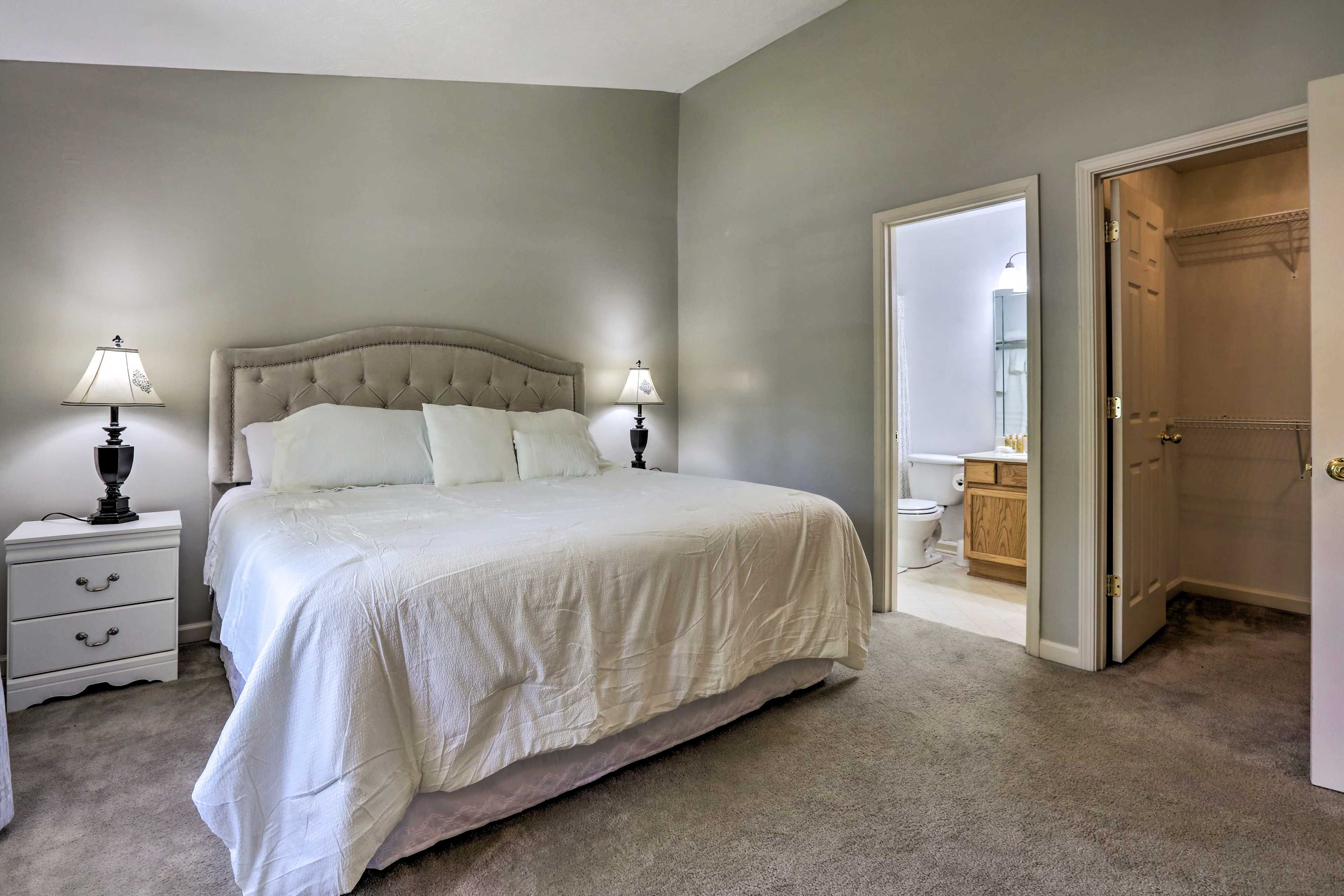 Bedroom 1 | King Bed | En-Suite Bathroom