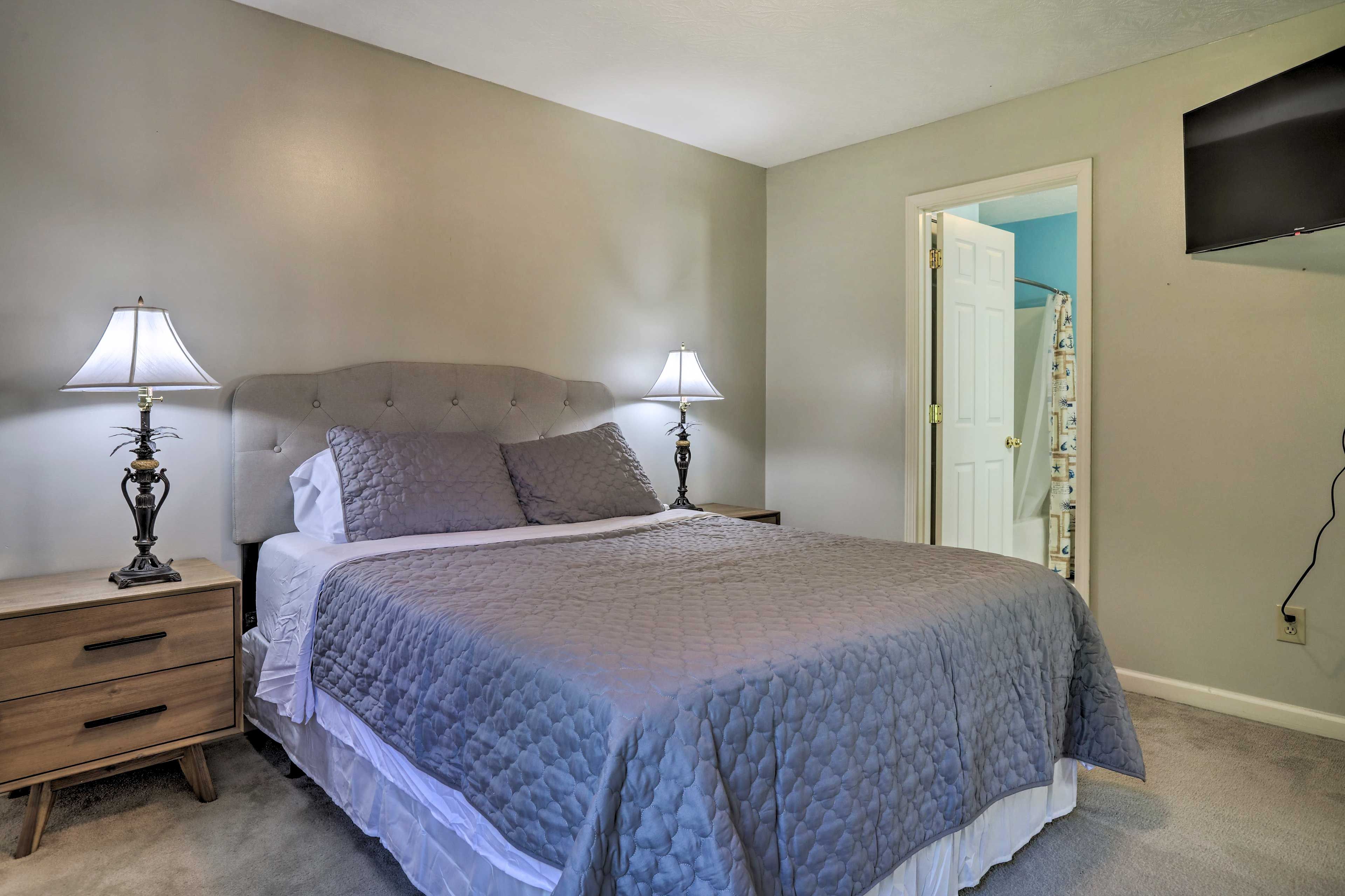 Bedroom 2 | Queen Bed | Linens Provided