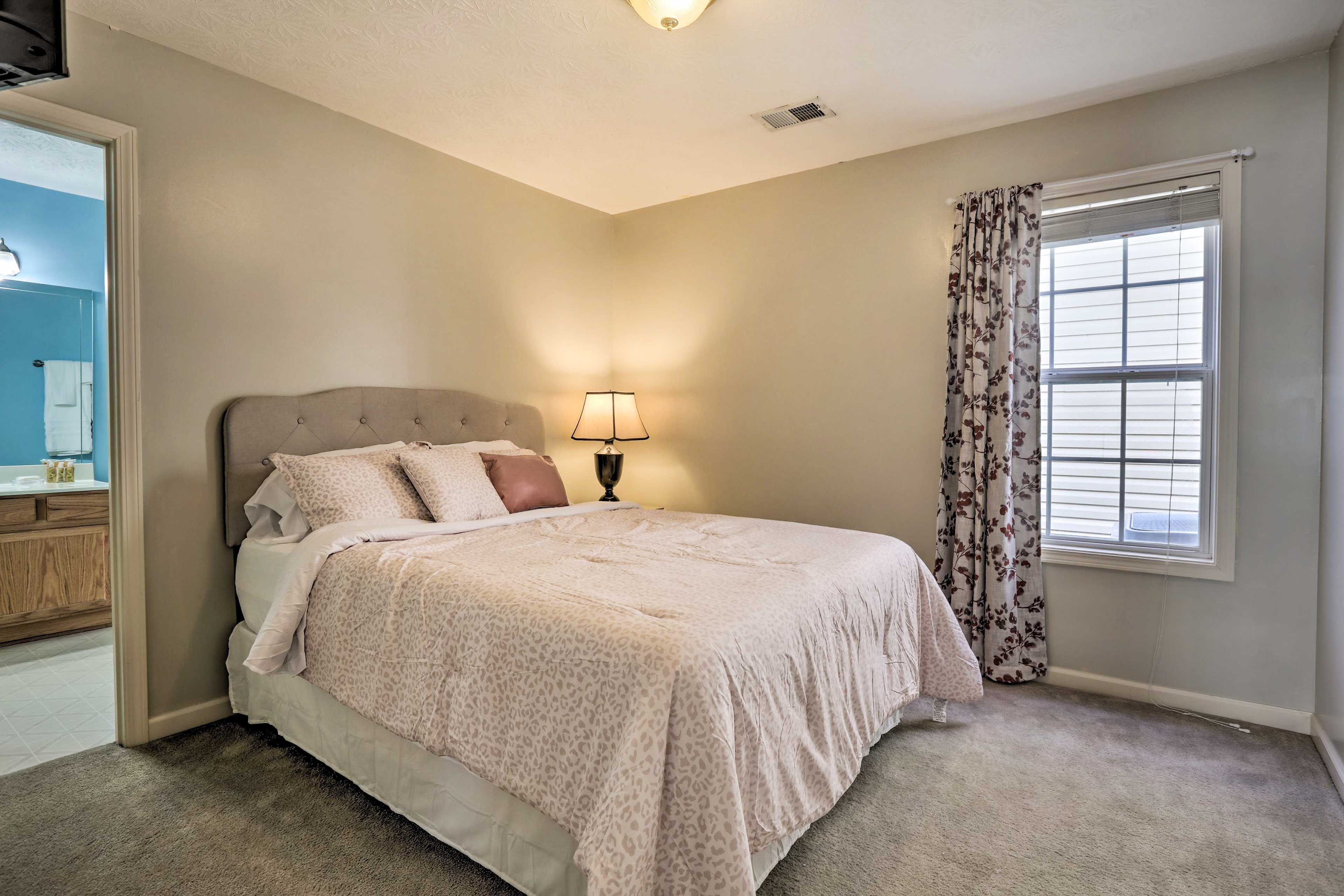 Bedroom 3 | Queen Bed