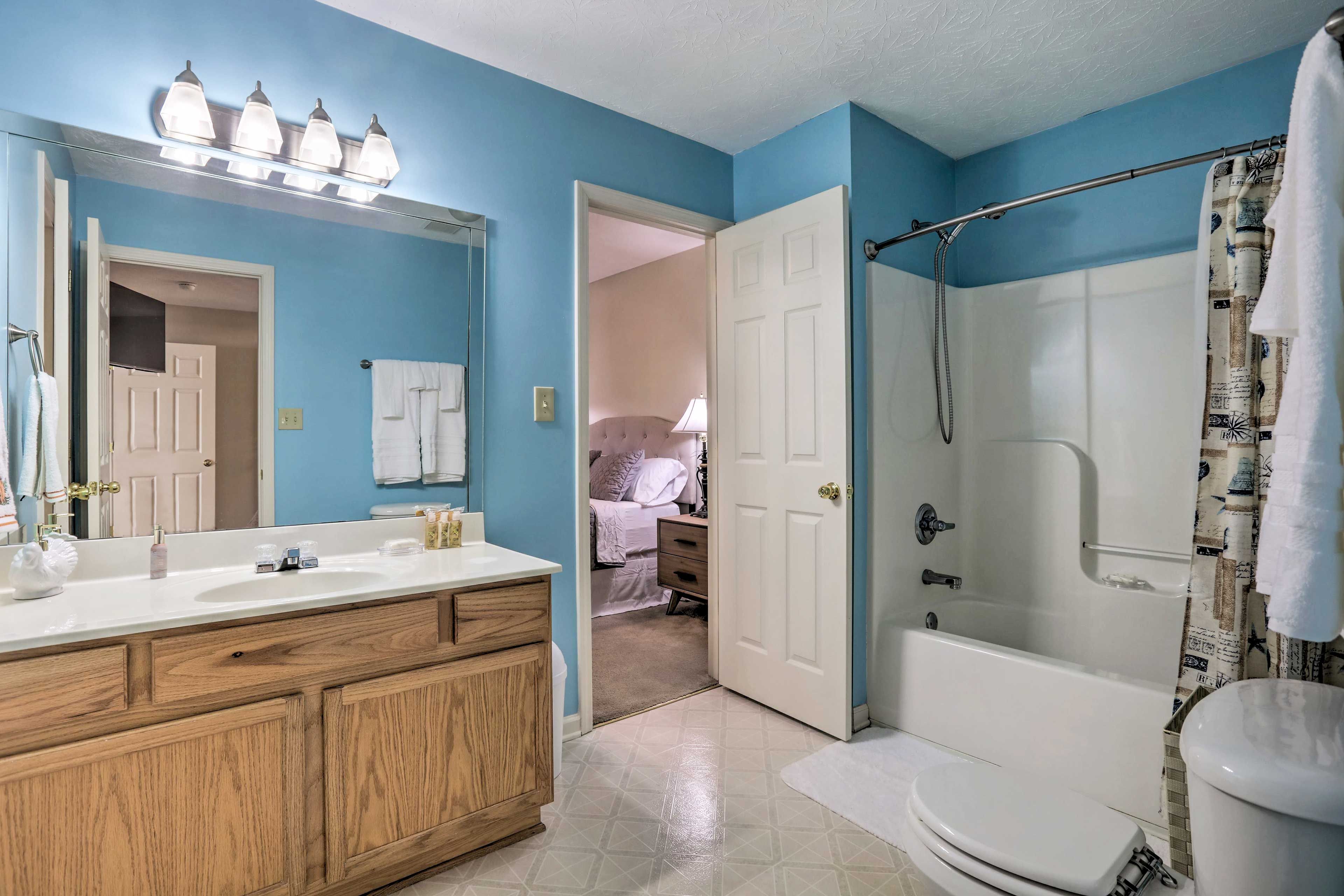 Full Bathroom | Shower/Tub Combo